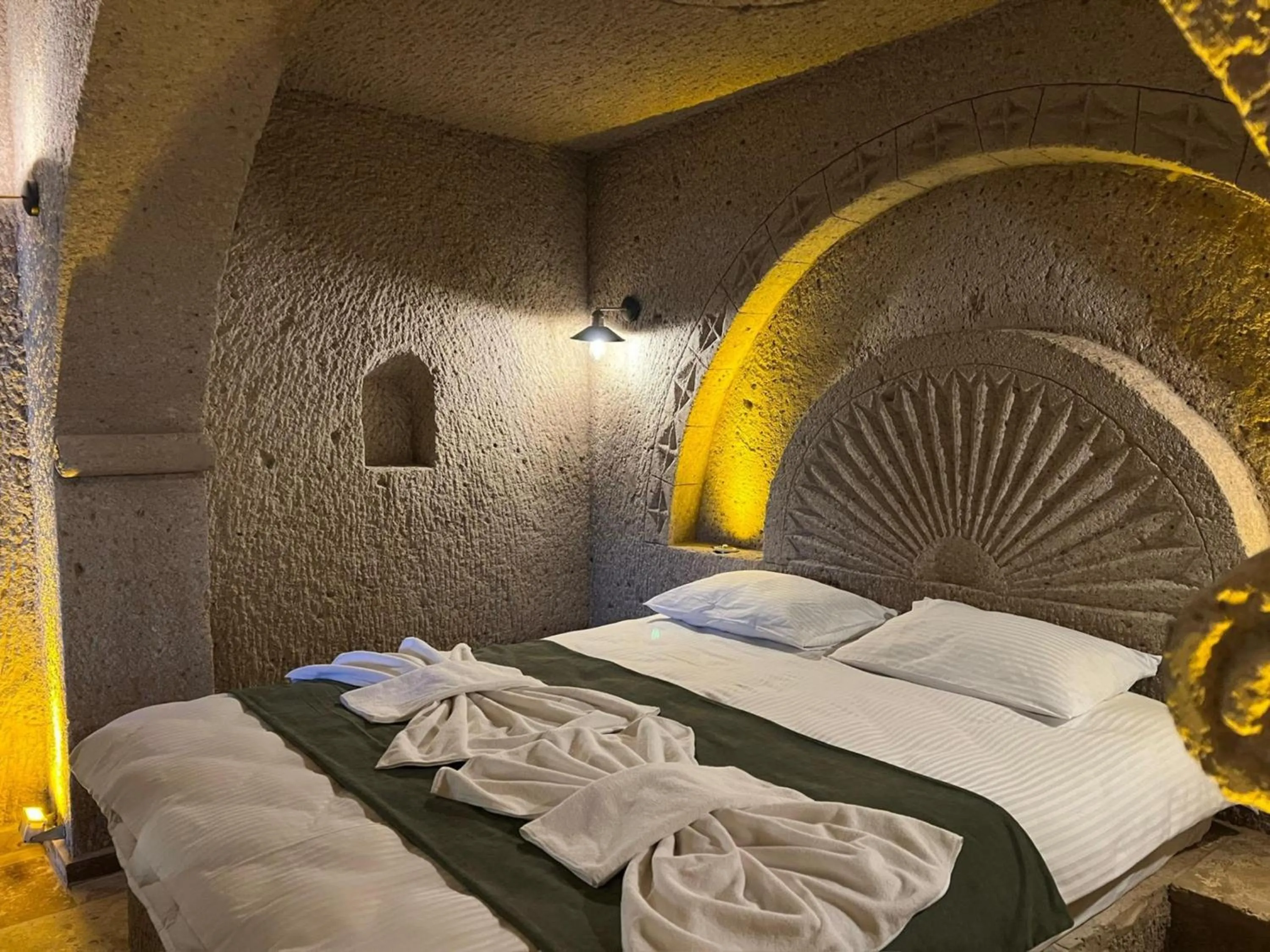 Bed in Yeşilöz inn Cave otel