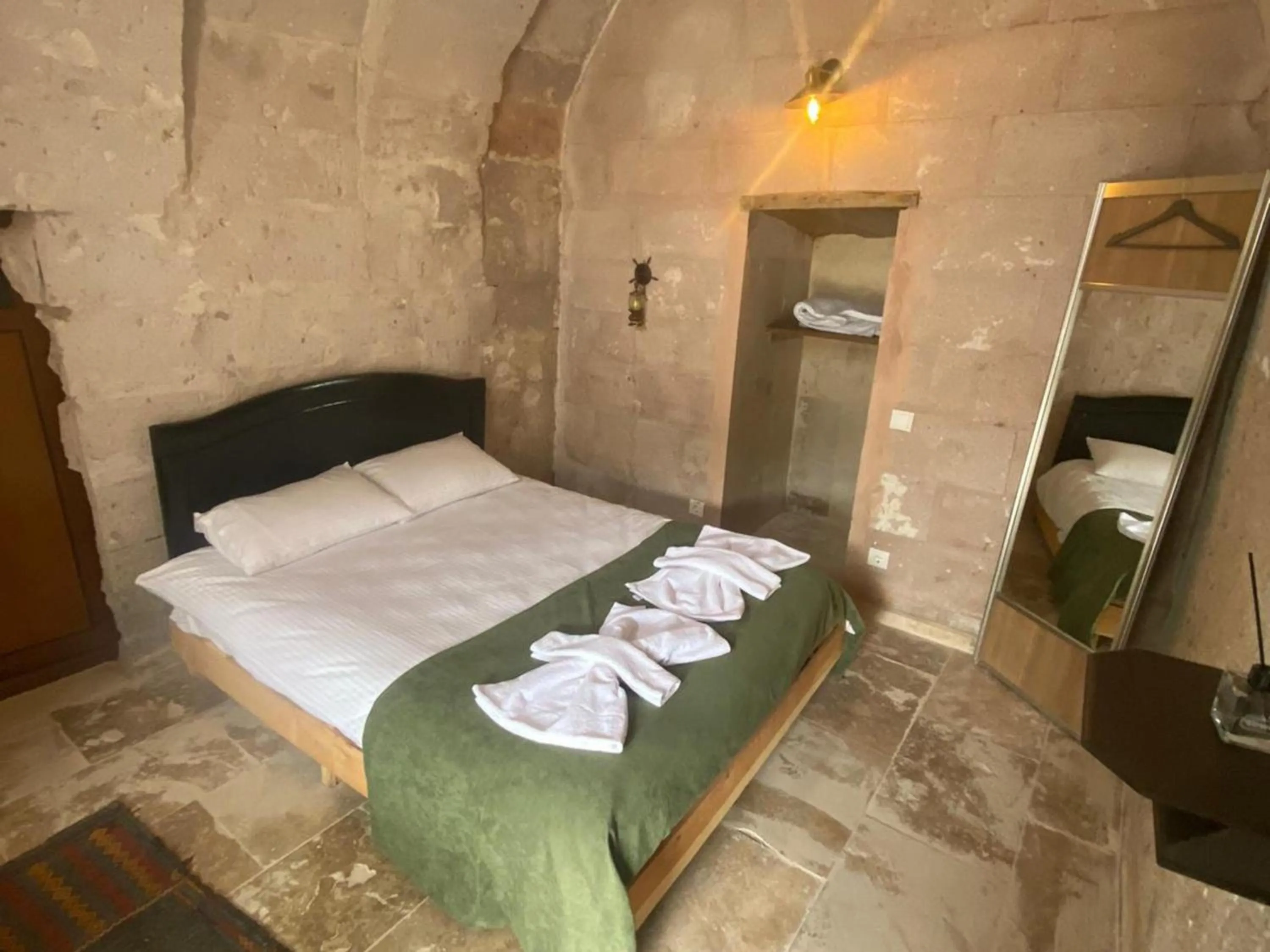 Bed in Yeşilöz inn Cave otel