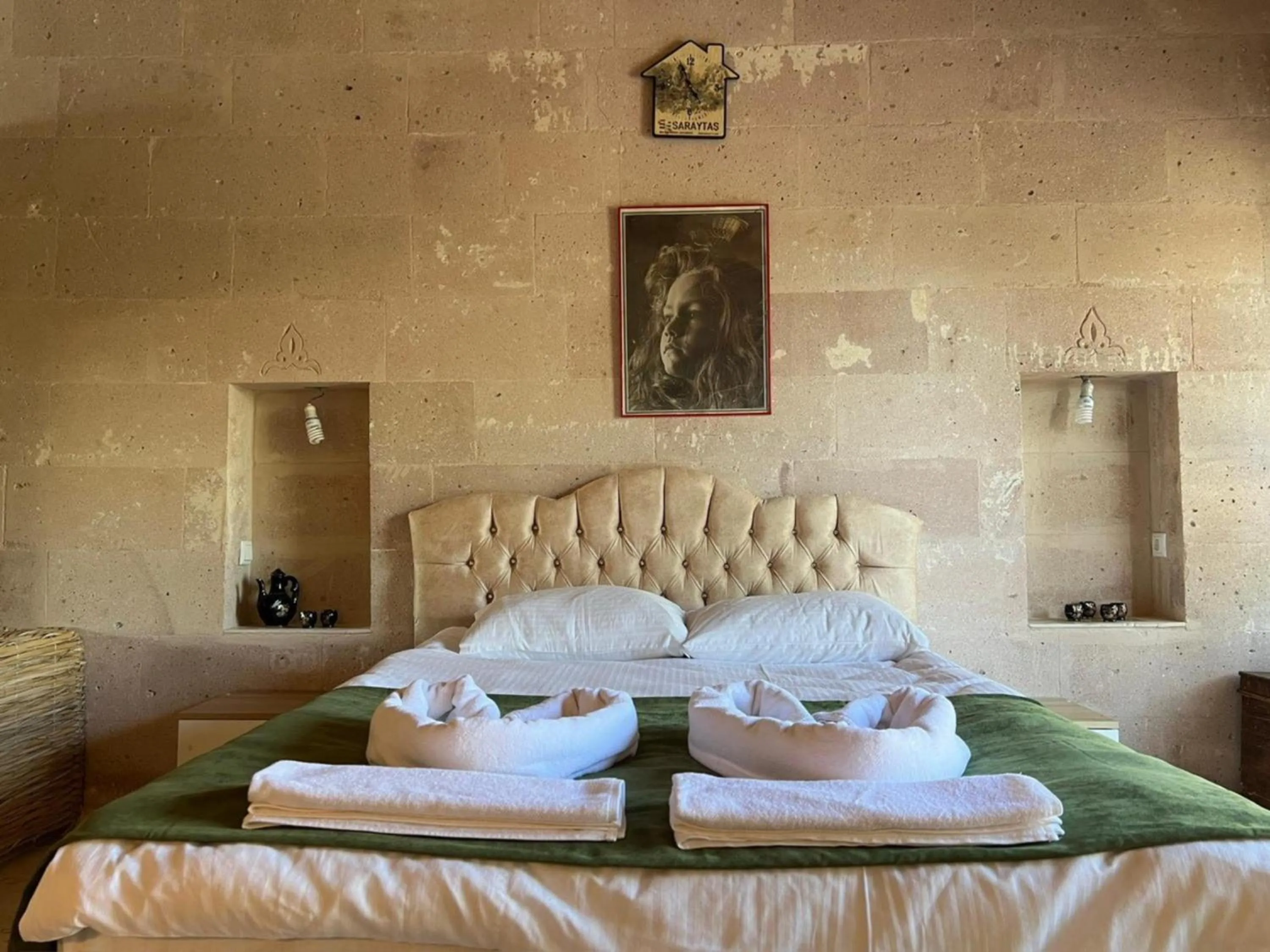 Bed in Yeşilöz inn Cave otel