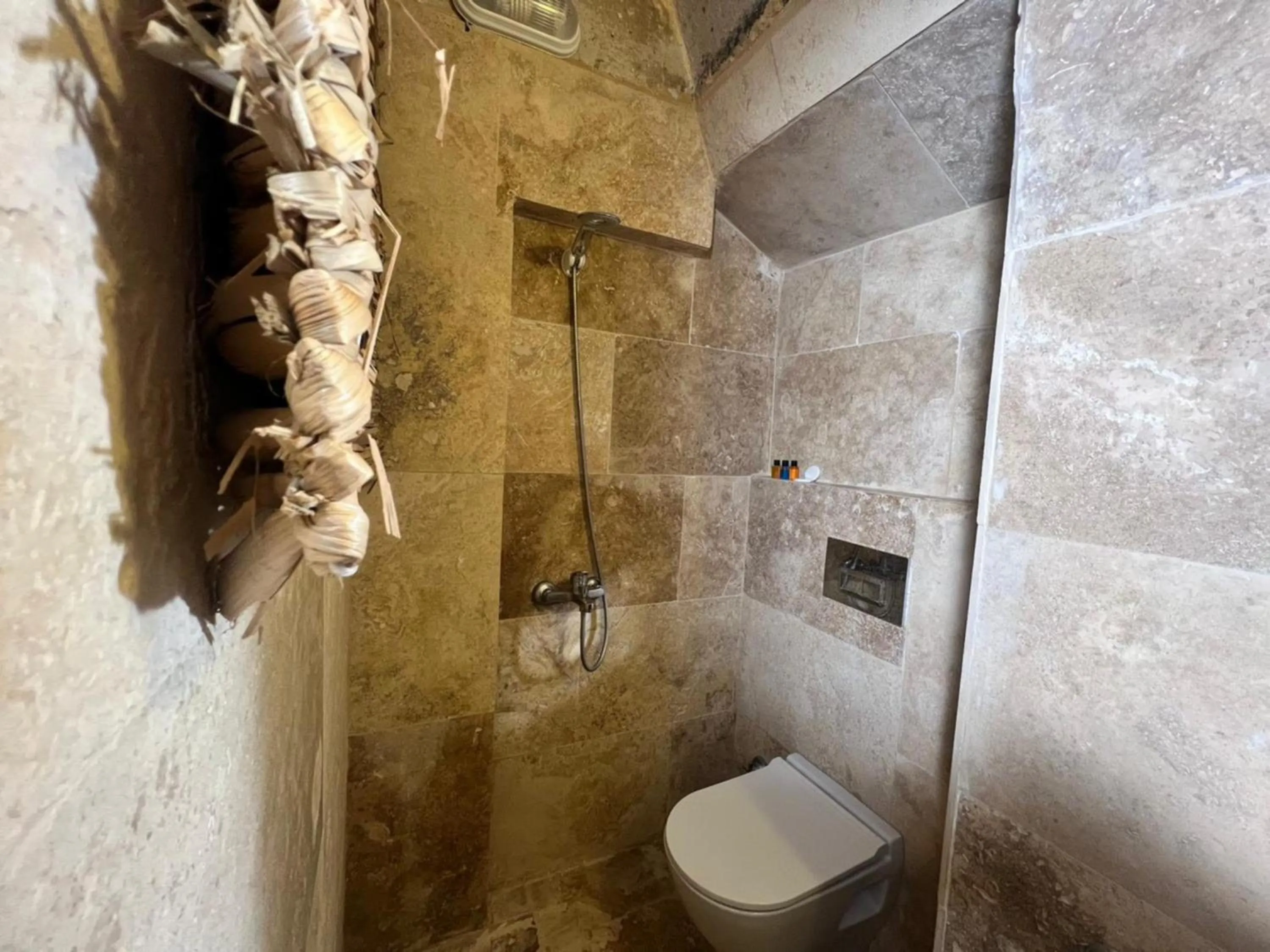 Shower in Yeşilöz inn Cave otel