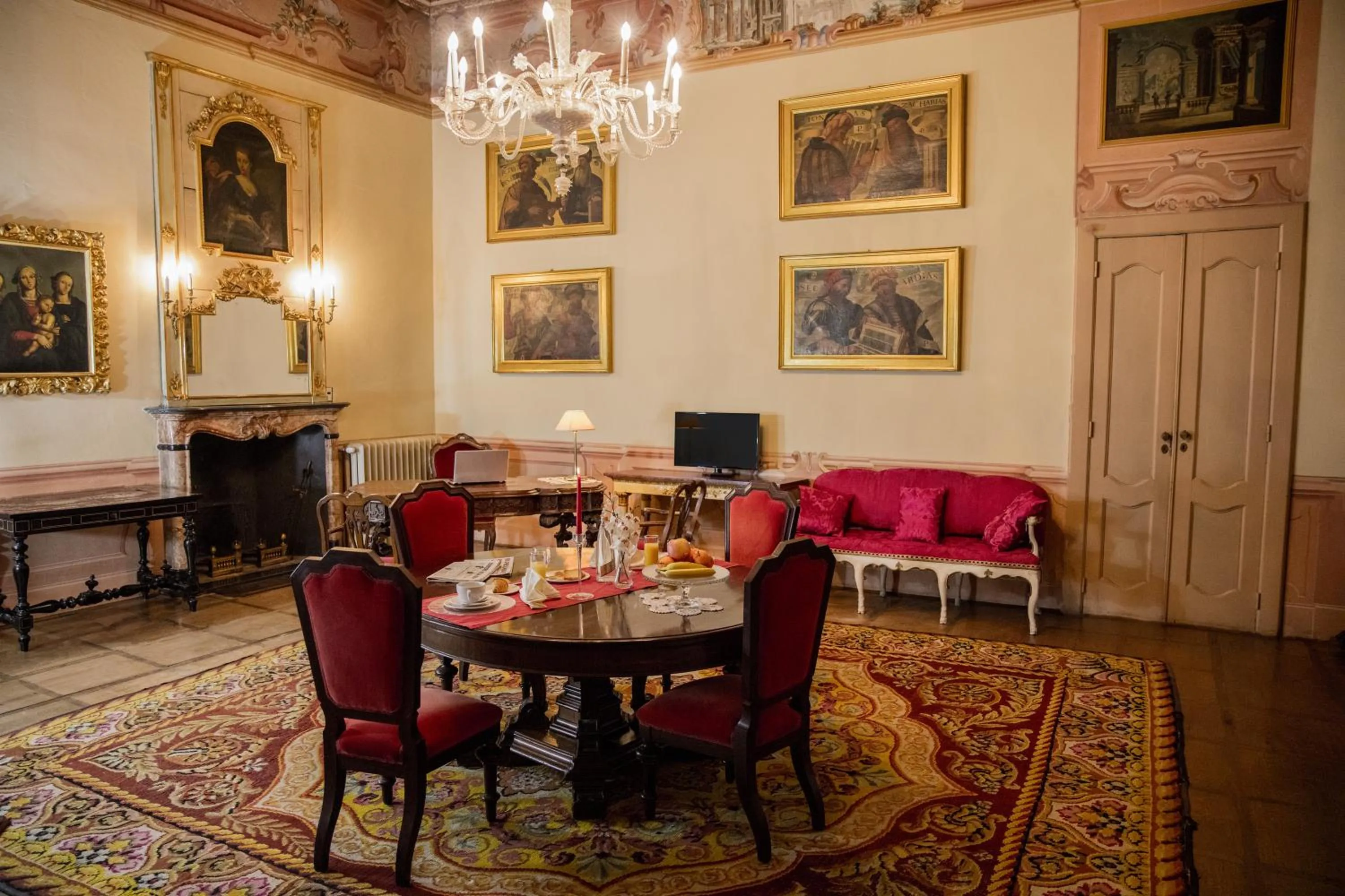Living room in Villa Cagnola