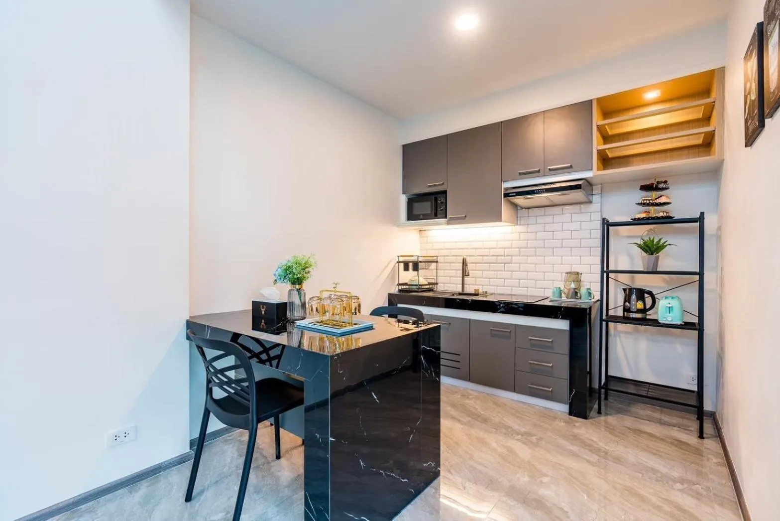 Kitchen or kitchenette in 58/20 Pool Villa