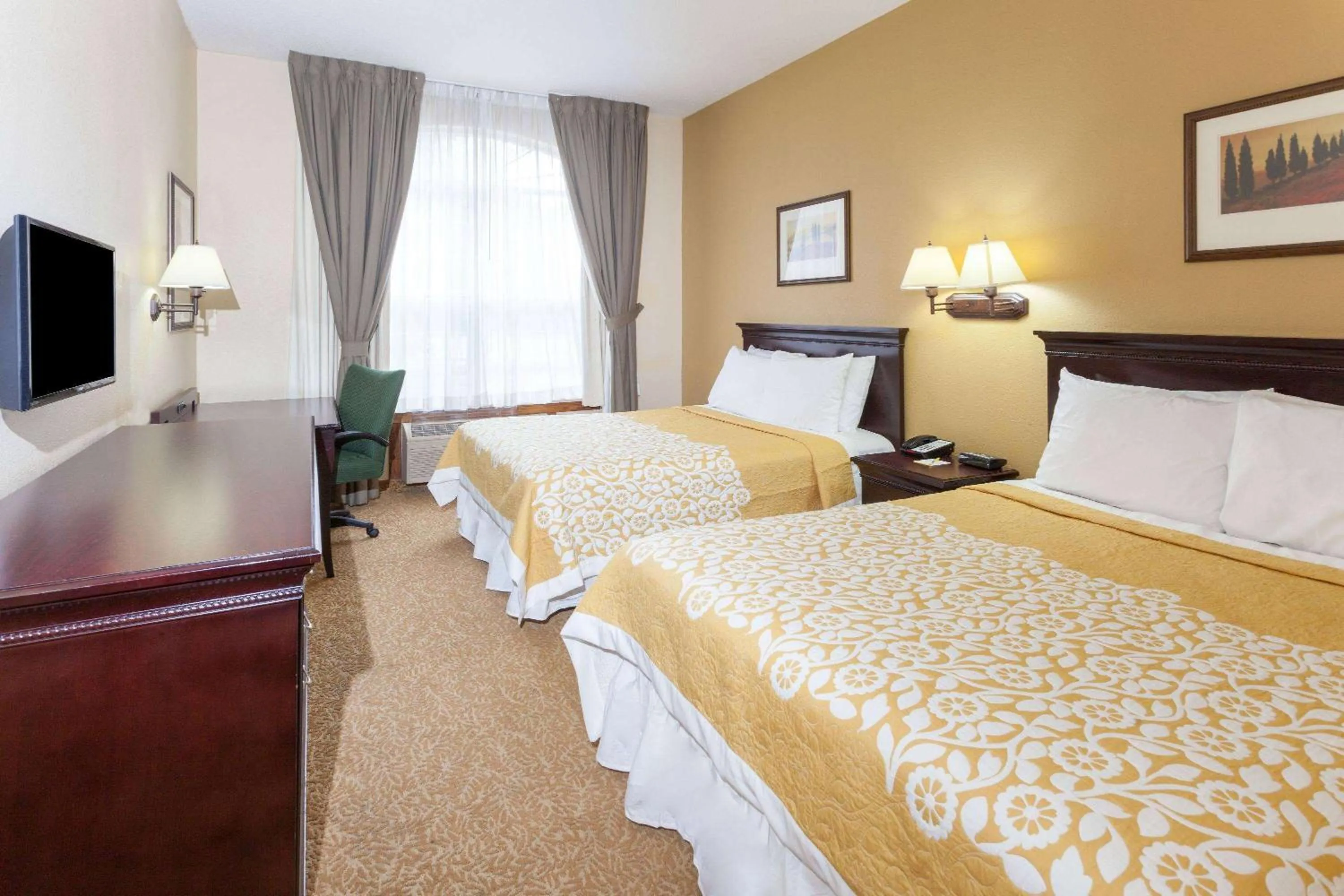 Photo of the whole room, Bed in Days Inn & Suites by Wyndham Tucker/Northlake