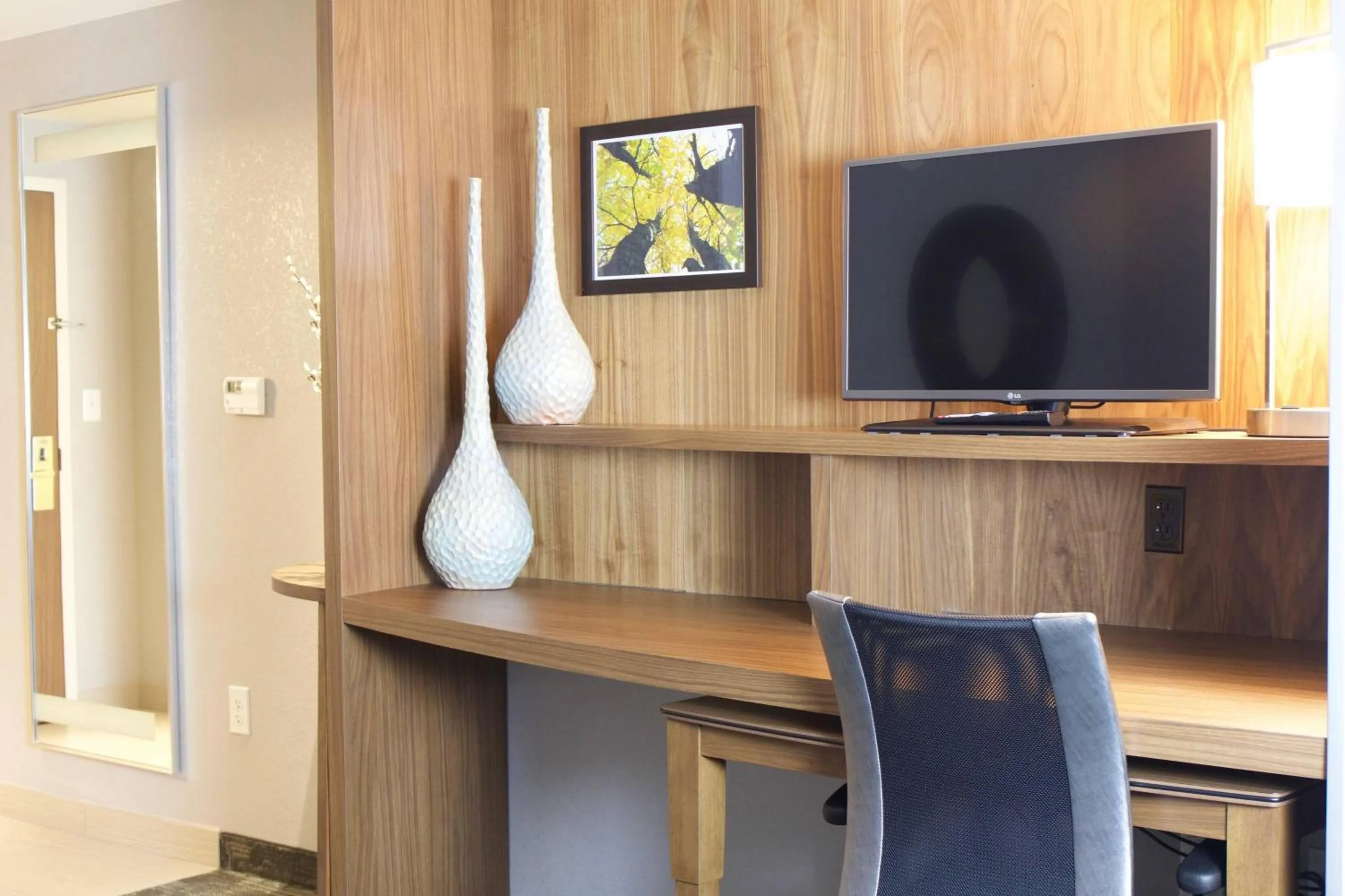 Bedroom in Courtyard by Marriott Asheville Airport