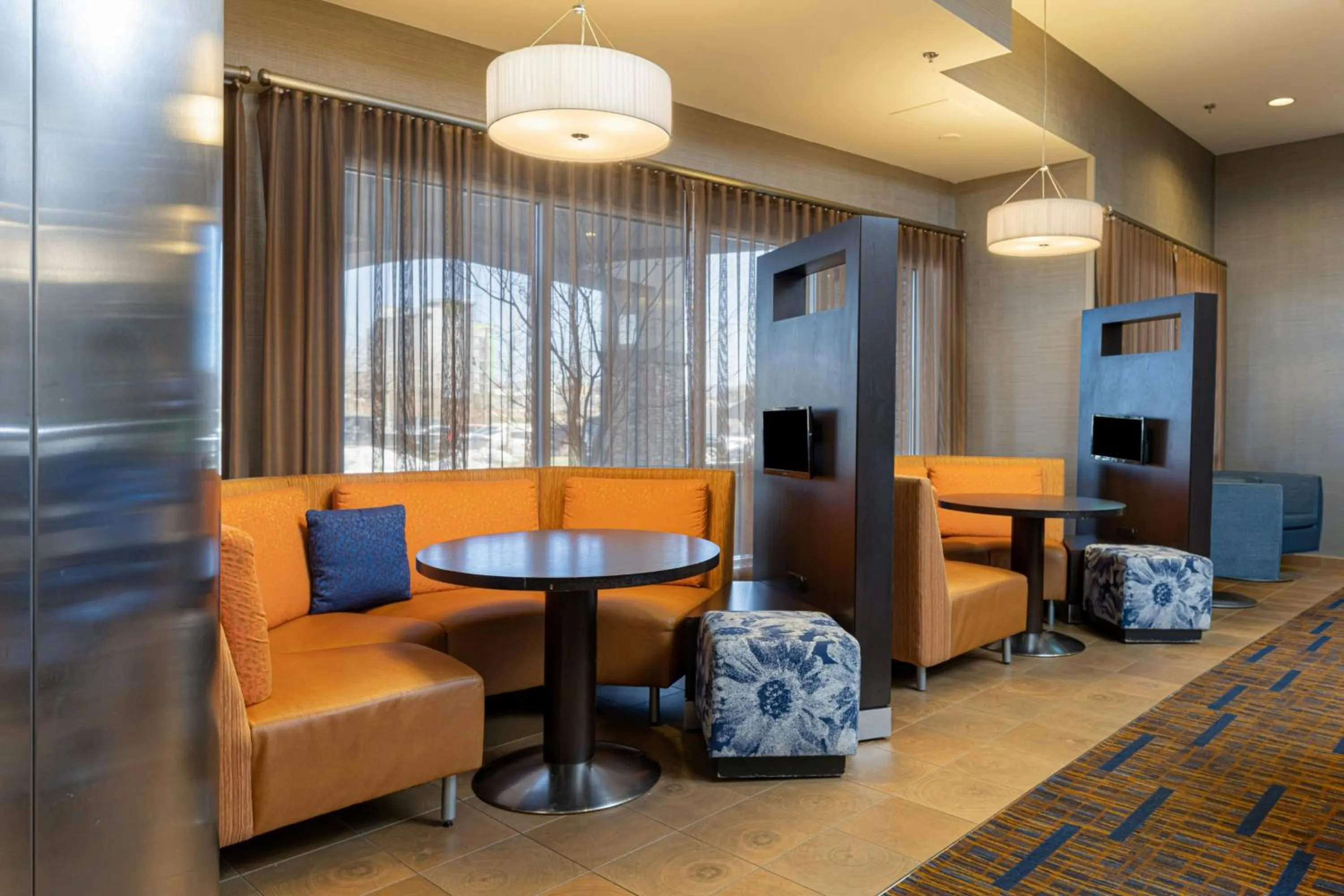 Restaurant/places to eat in Courtyard by Marriott Asheville Airport