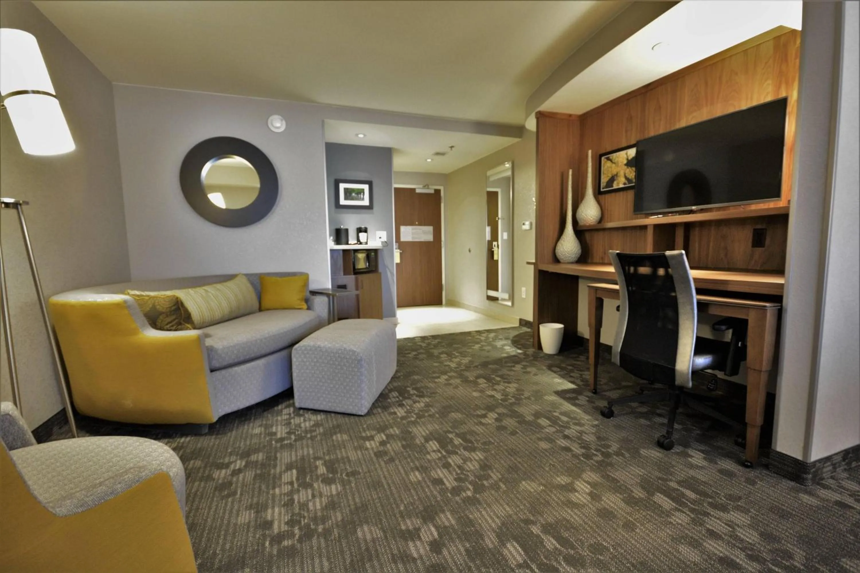 Bedroom in Courtyard by Marriott Asheville Airport