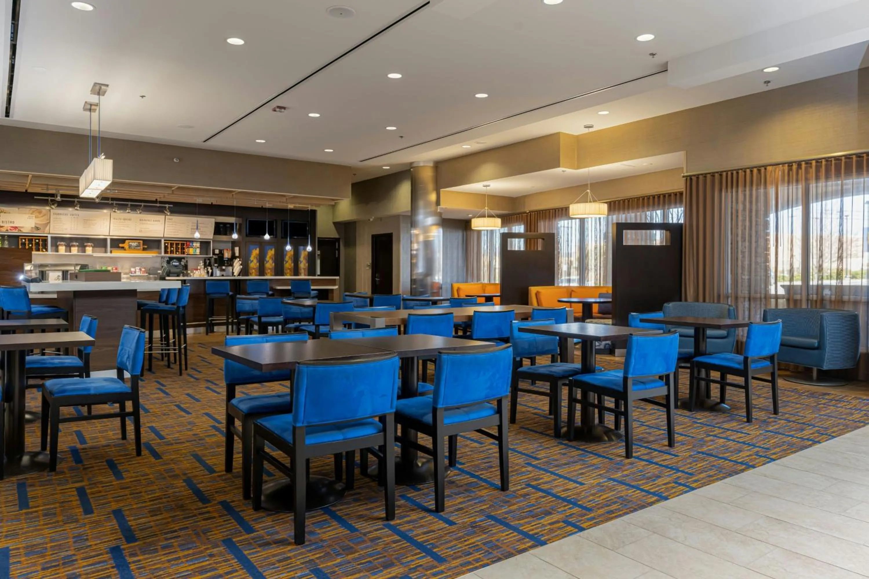 Restaurant/places to eat in Courtyard by Marriott Asheville Airport