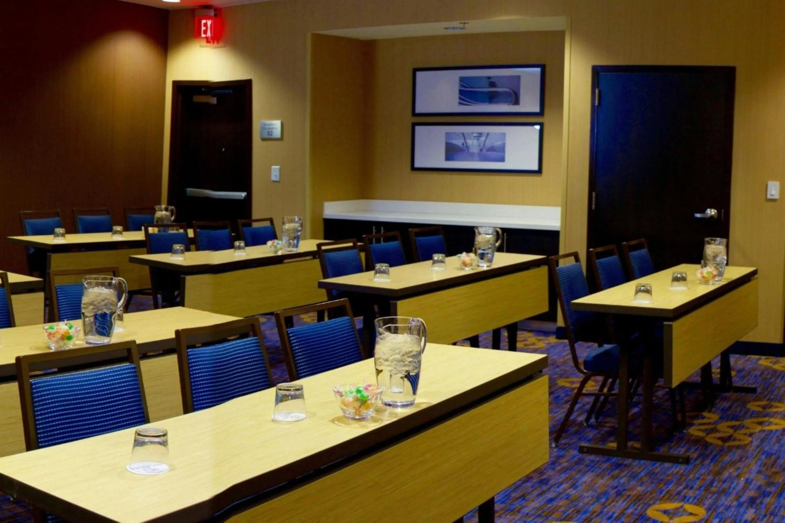 Meeting/conference room in Courtyard by Marriott Asheville Airport