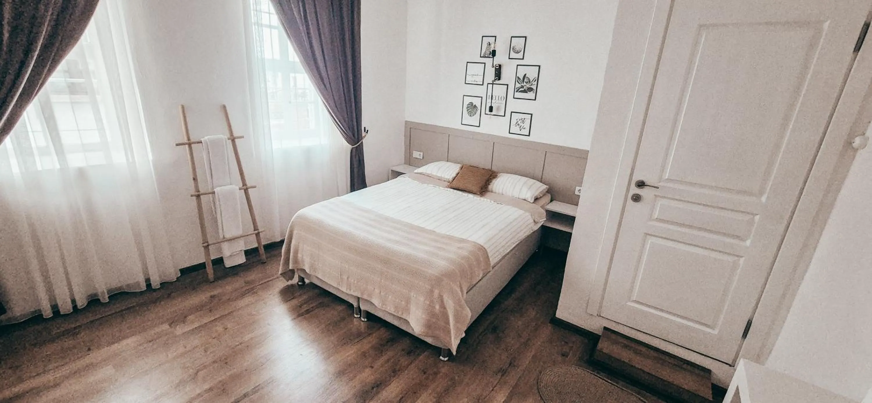 Photo of the whole room, Bed in La Luna Otel Cunda