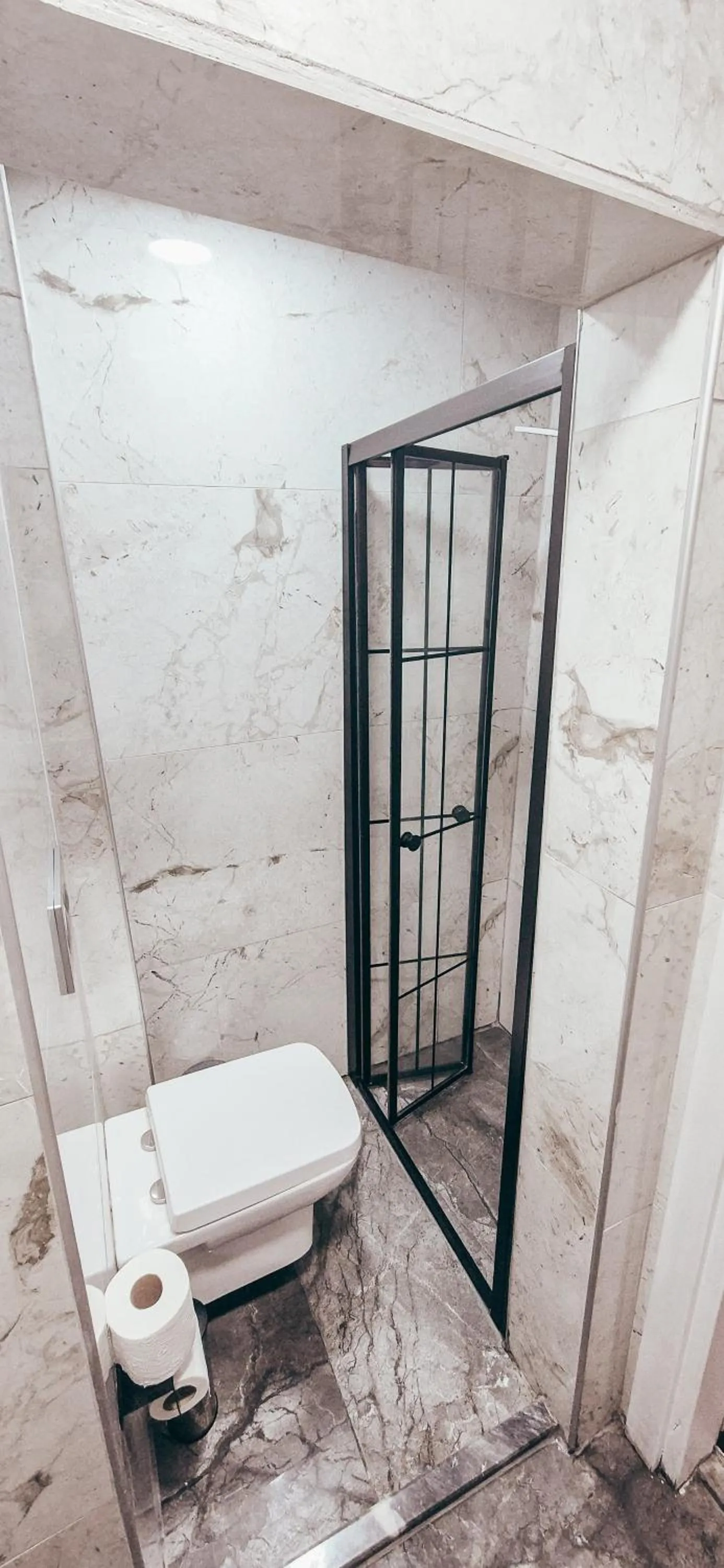 Shower in La Luna Otel Cunda