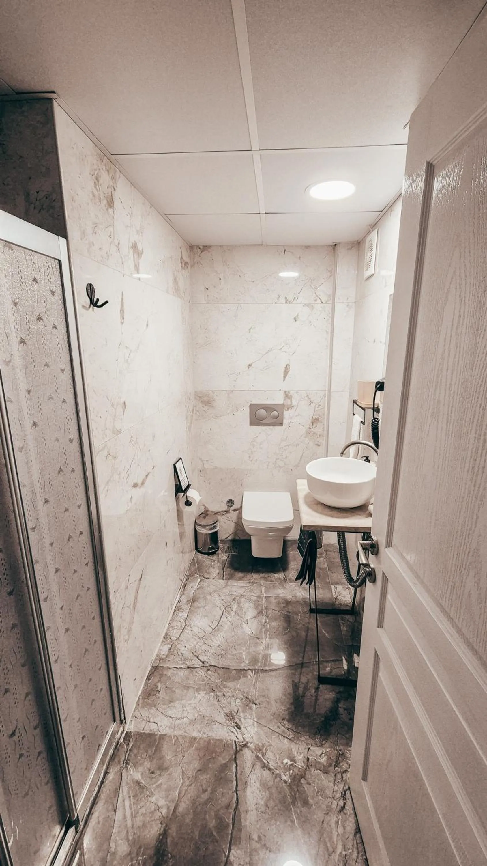 Toilet in La Luna Otel Cunda