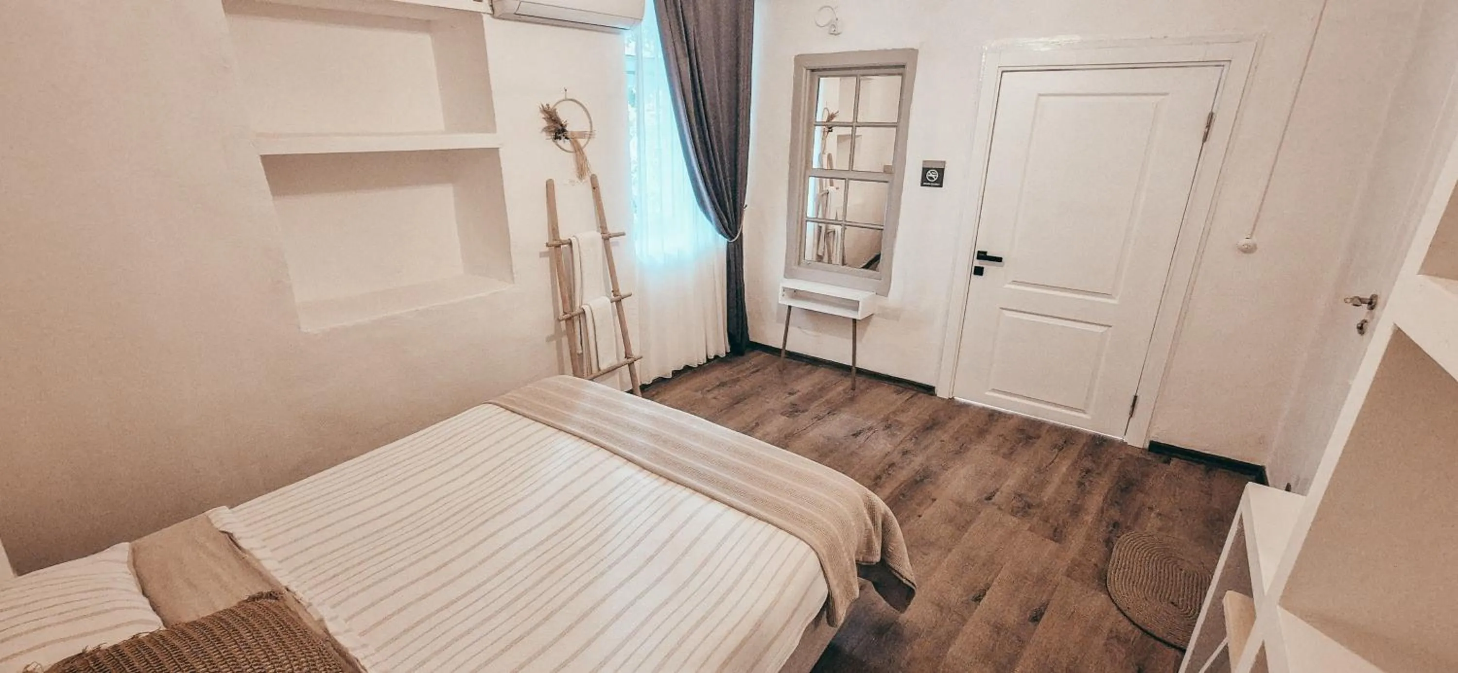 Photo of the whole room, Bed in La Luna Otel Cunda