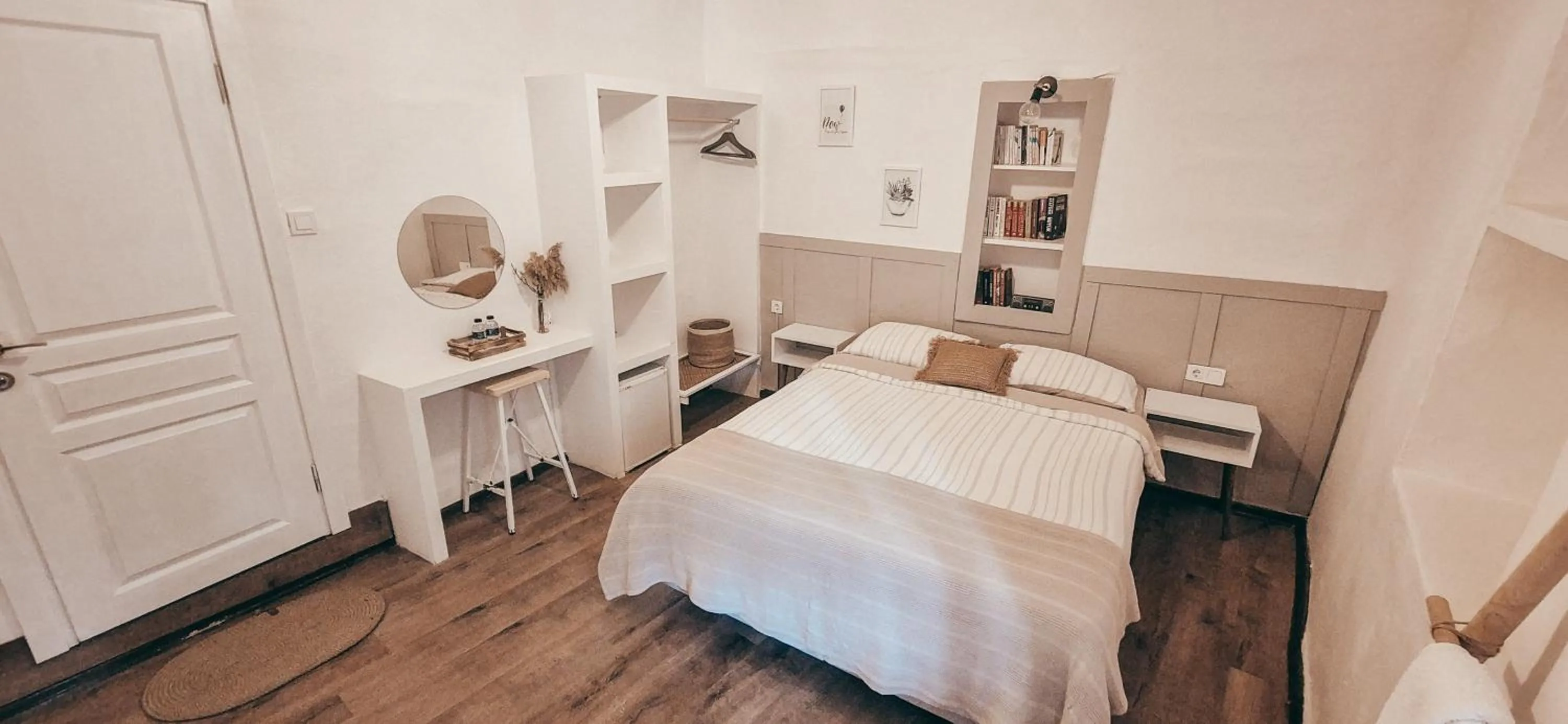 Photo of the whole room, Bed in La Luna Otel Cunda