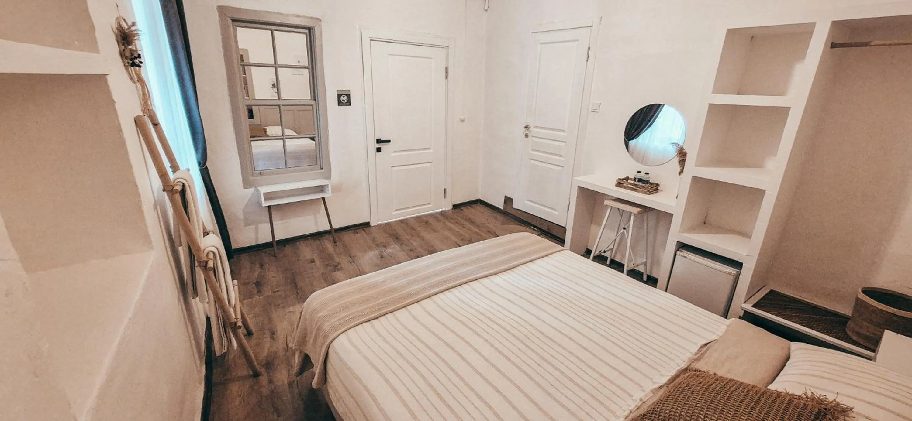 Photo of the whole room, Bed in La Luna Otel Cunda