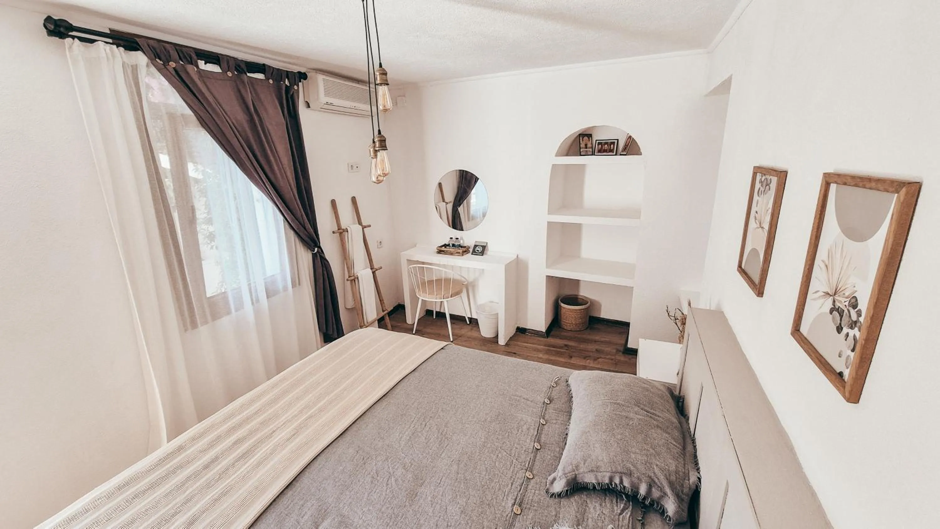 Photo of the whole room, Bed in La Luna Otel Cunda