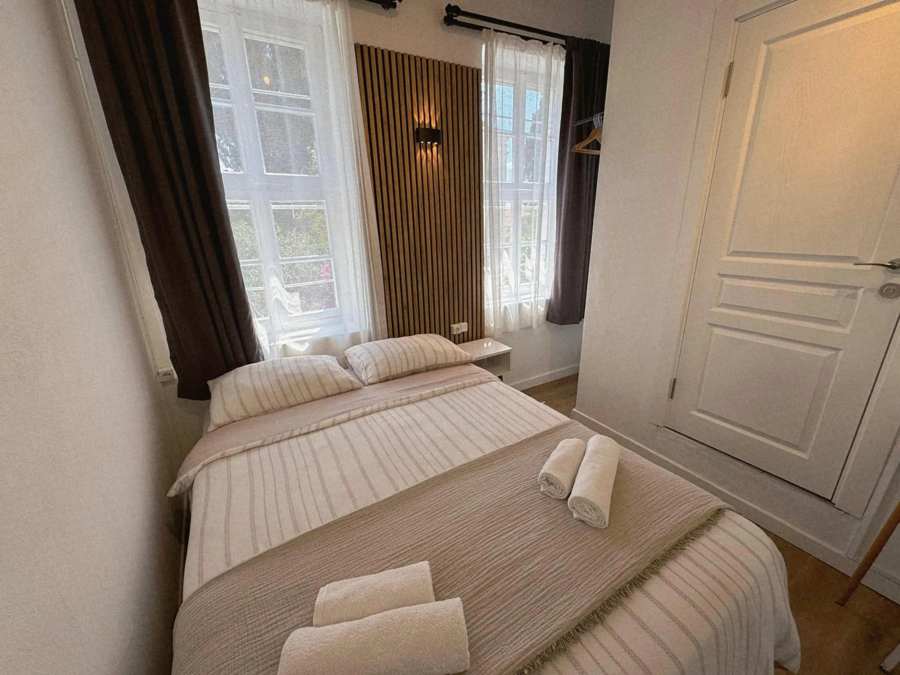 Photo of the whole room, Bed in La Luna Otel Cunda