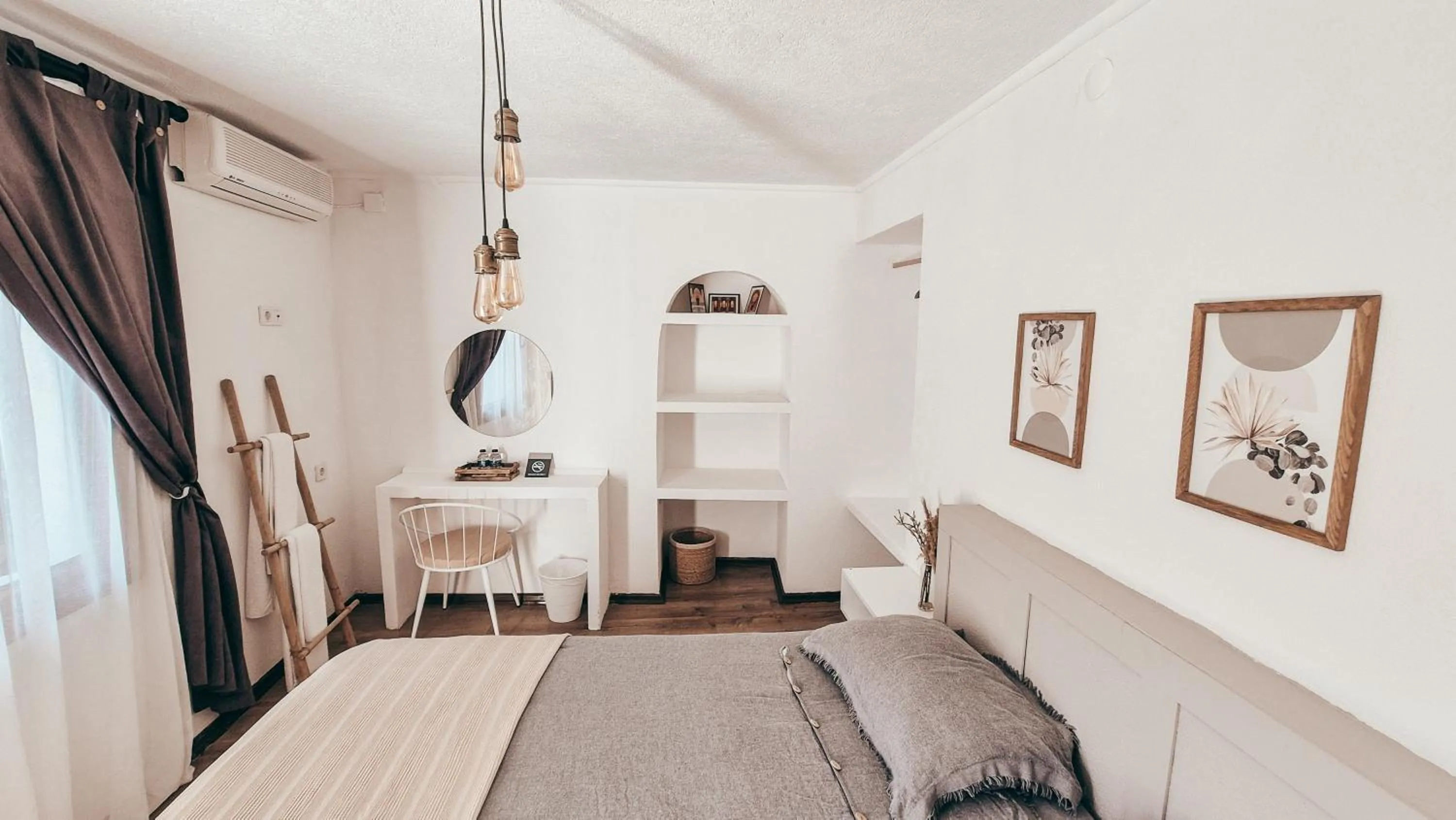 Photo of the whole room, Bed in La Luna Otel Cunda