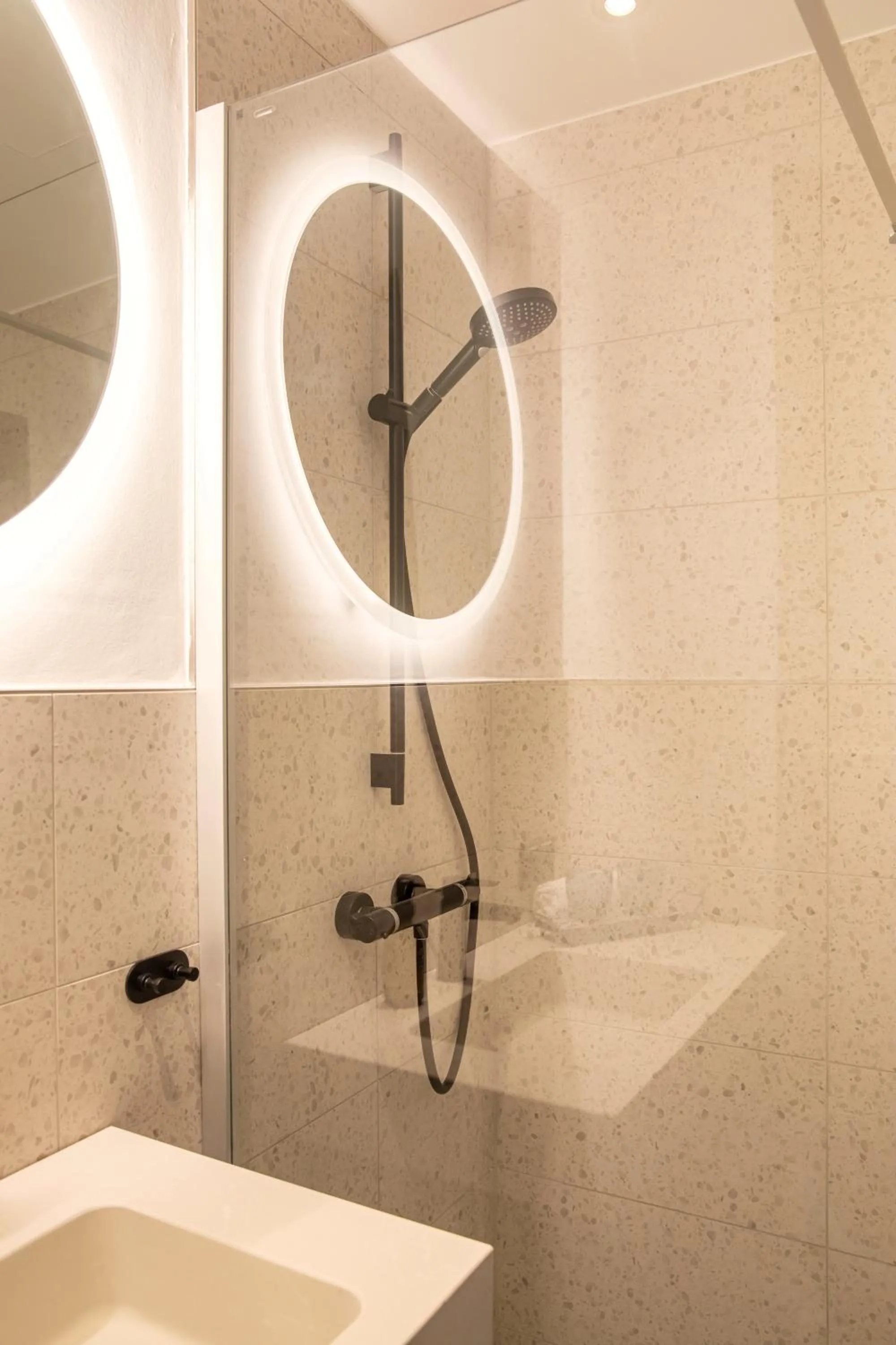 Bathroom in LOGINN Hotel Offenbach