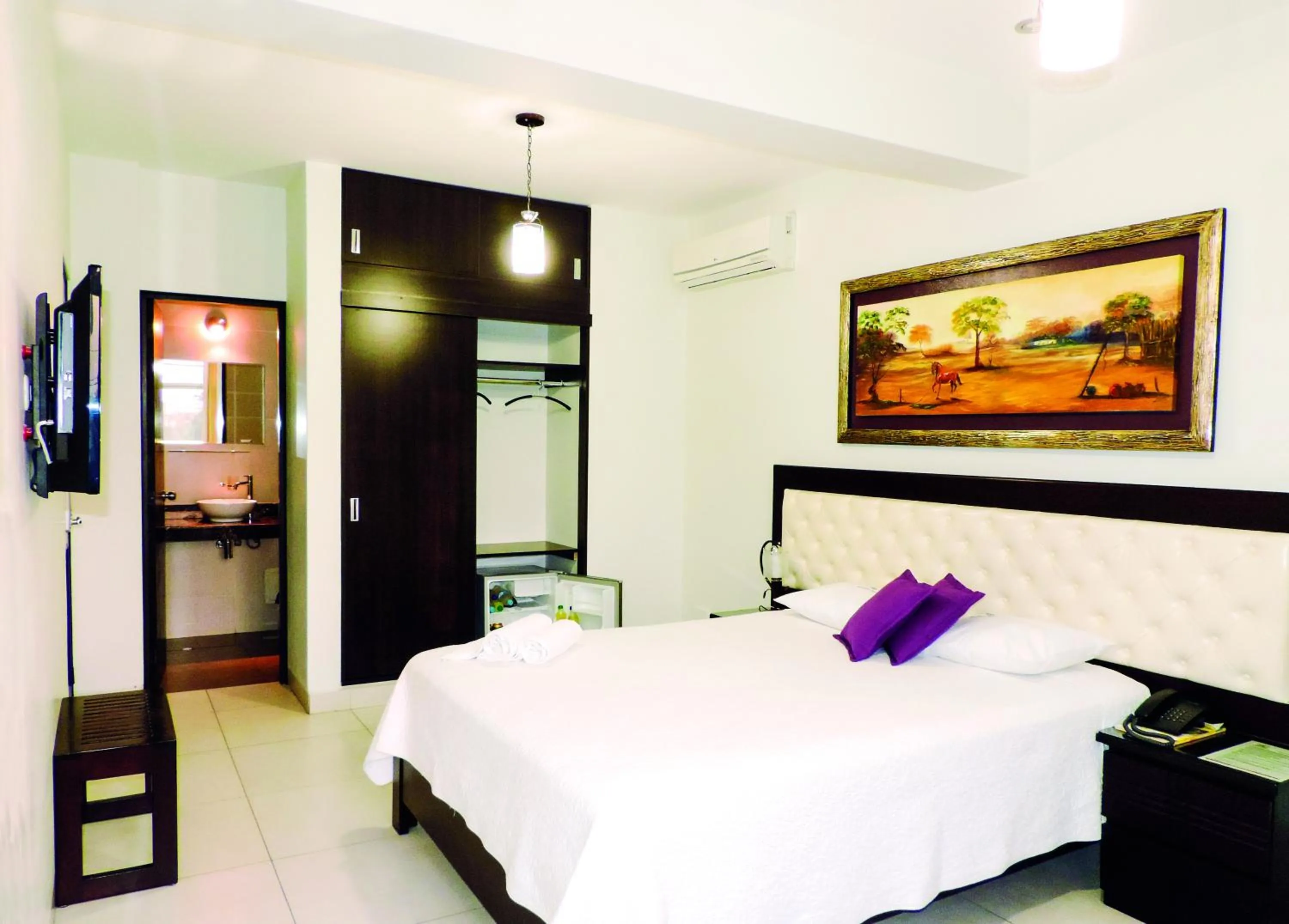 Deluxe Room - single occupancy in Cacique Hotel
