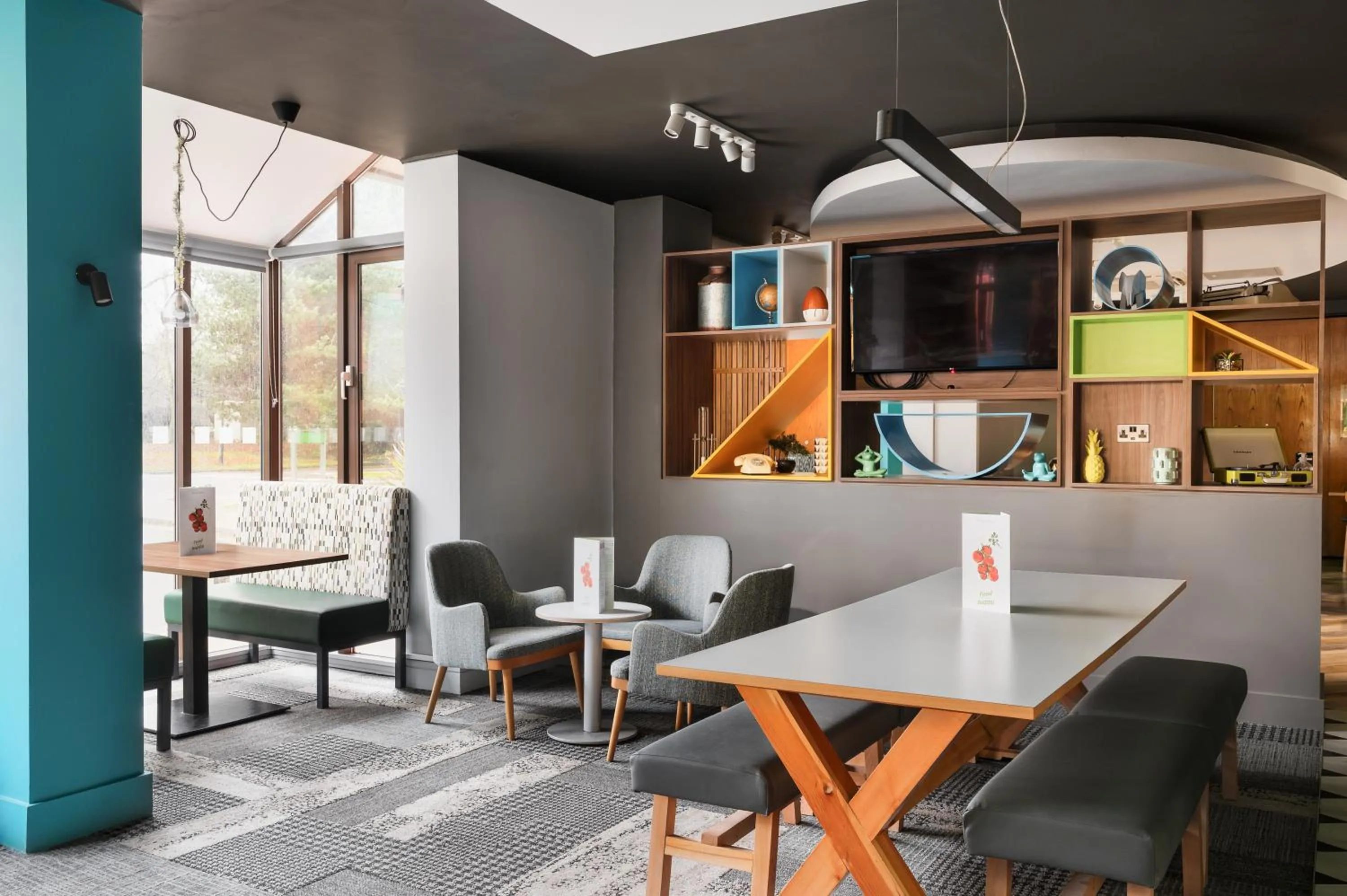 Restaurant/places to eat in Holiday Inn Northampton by IHG