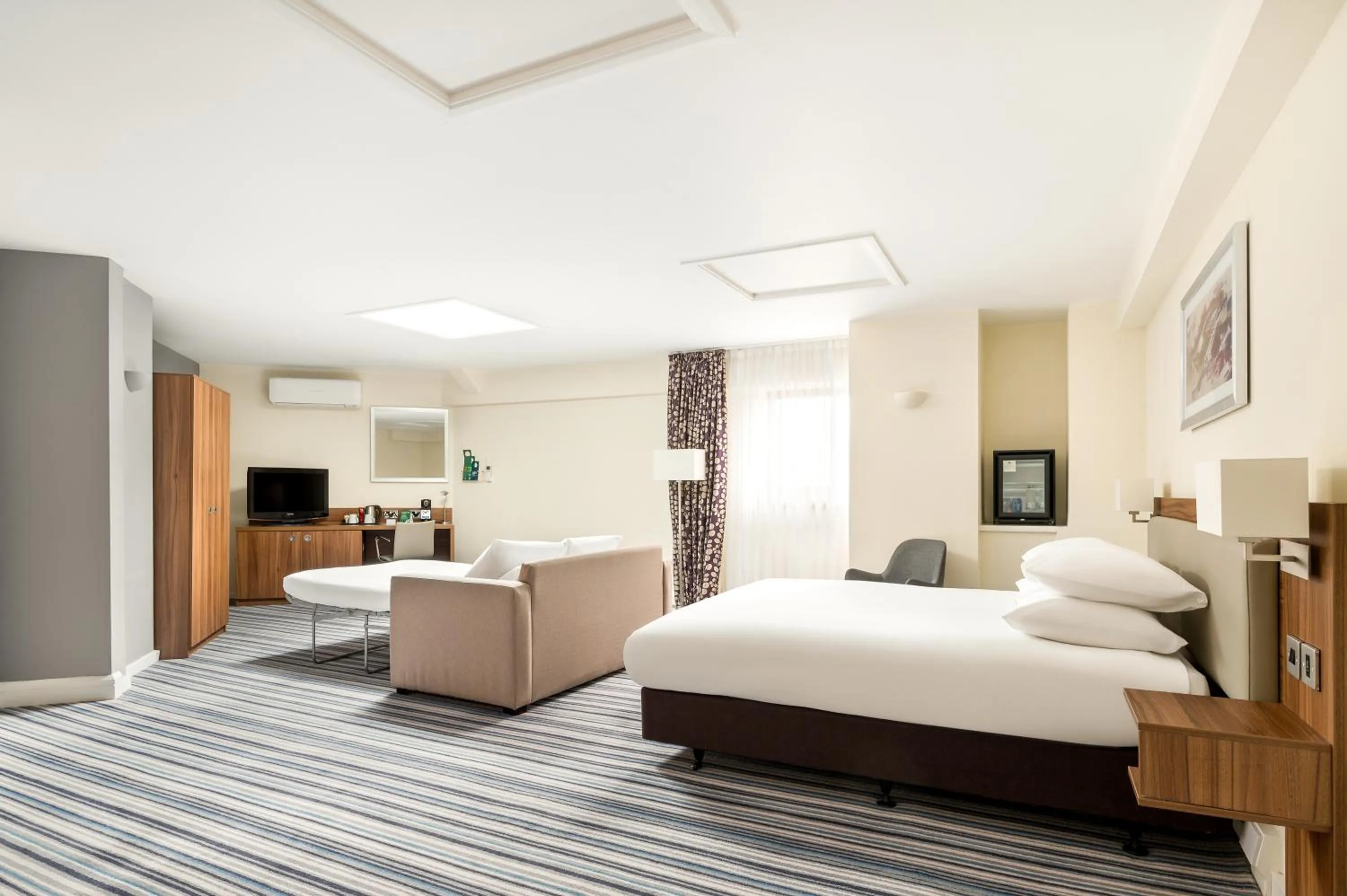 Bed in Holiday Inn Northampton by IHG