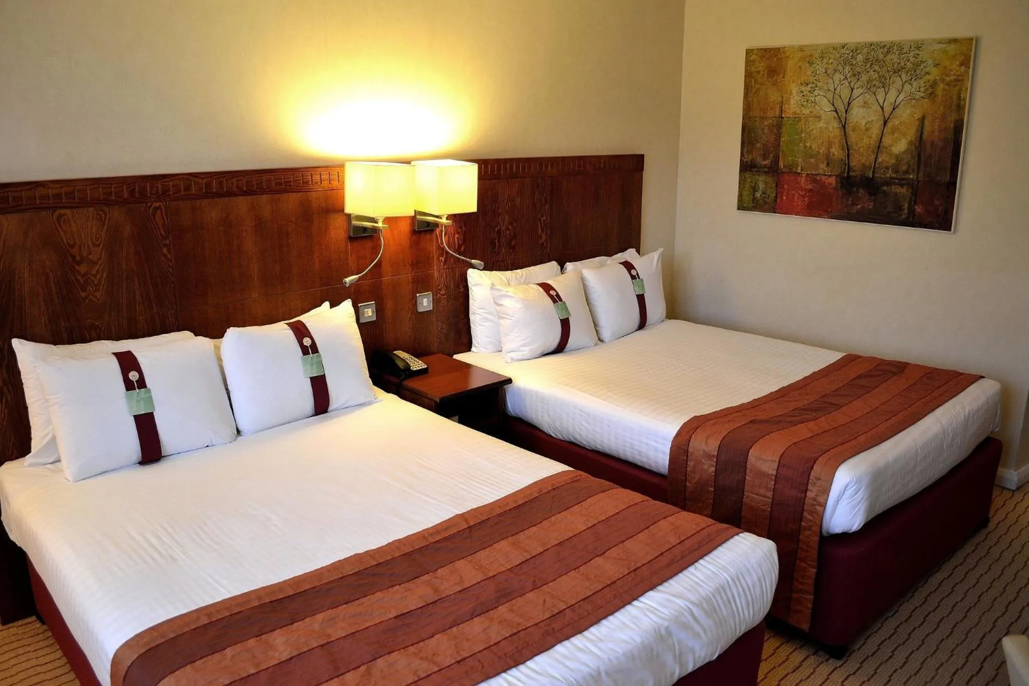 Photo of the whole room, Bed in Holiday Inn Northampton by IHG