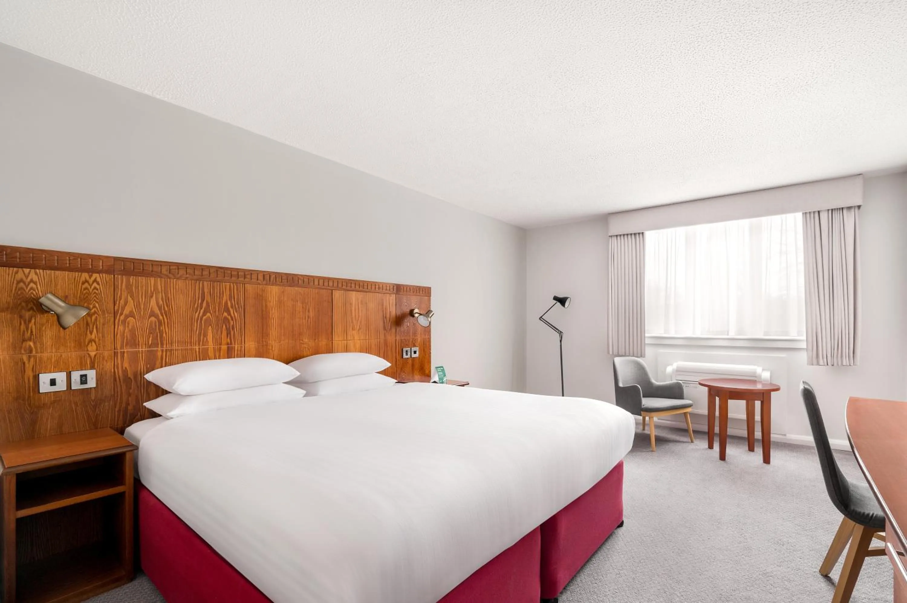 Bed in Holiday Inn Northampton by IHG