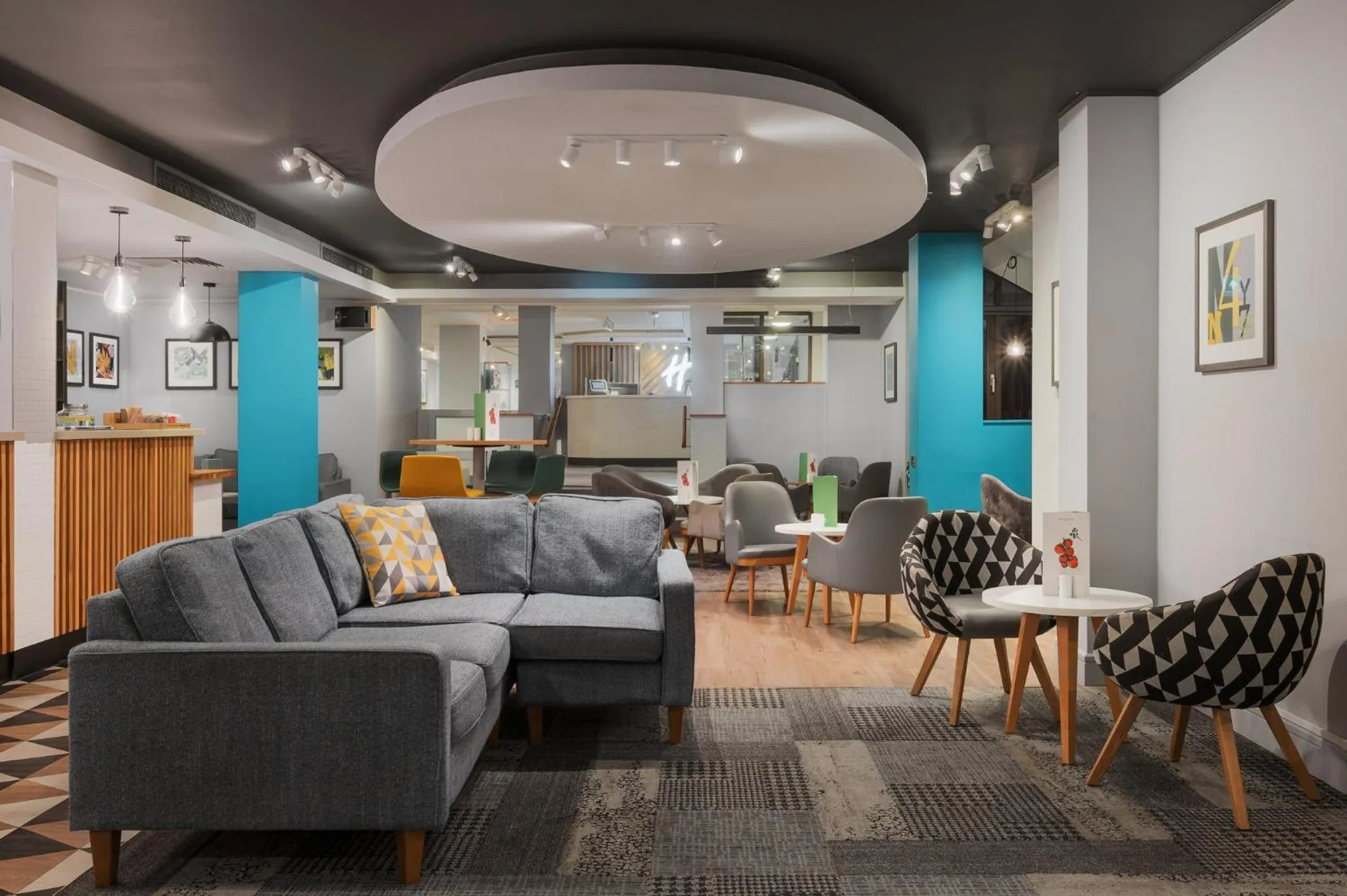 Lounge or bar in Holiday Inn Northampton by IHG