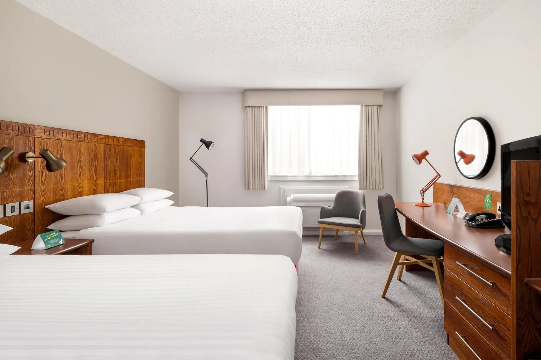 Photo of the whole room, Bed in Holiday Inn Northampton by IHG