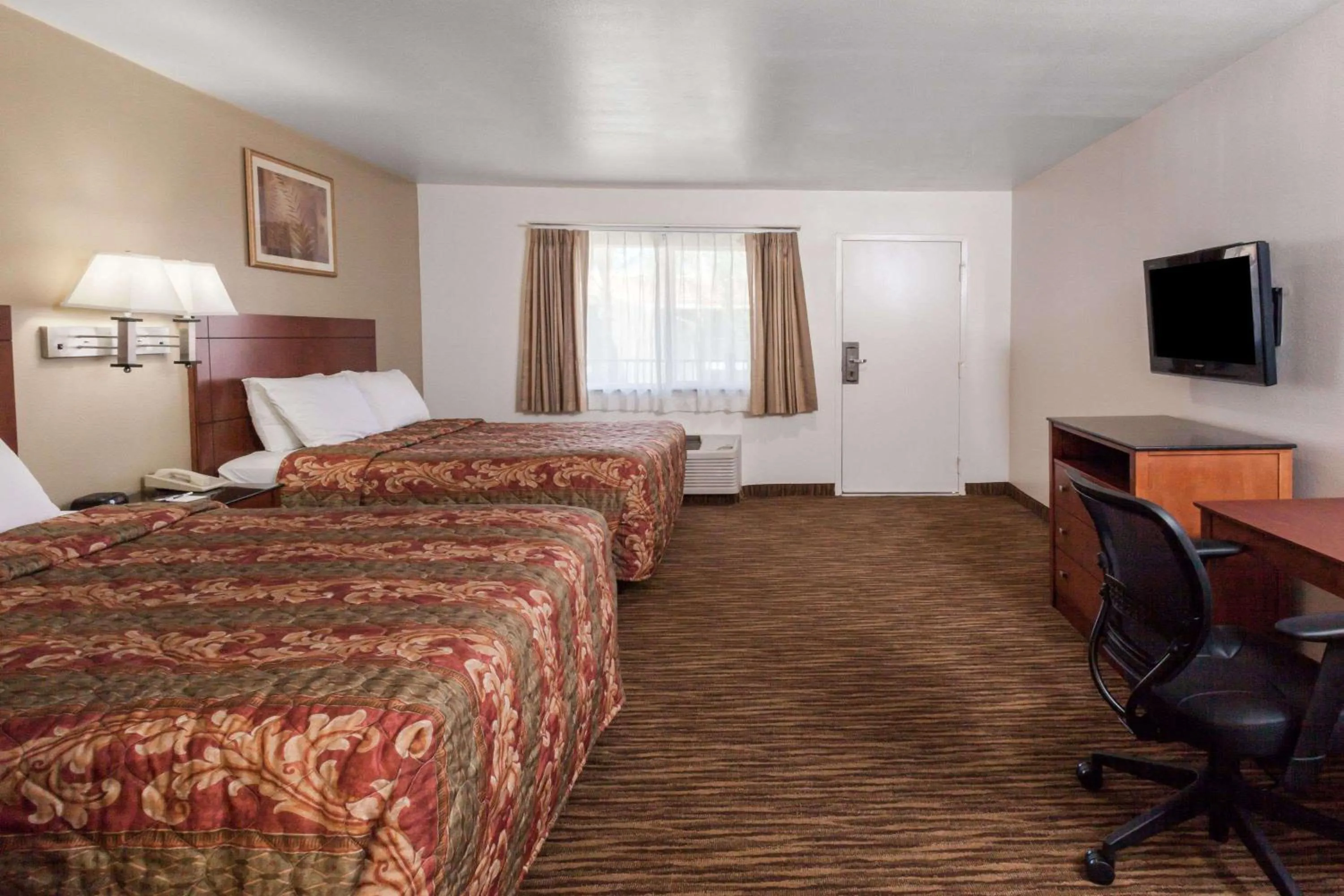 Photo of the whole room, Bed in Travelodge by Wyndham Hemet CA