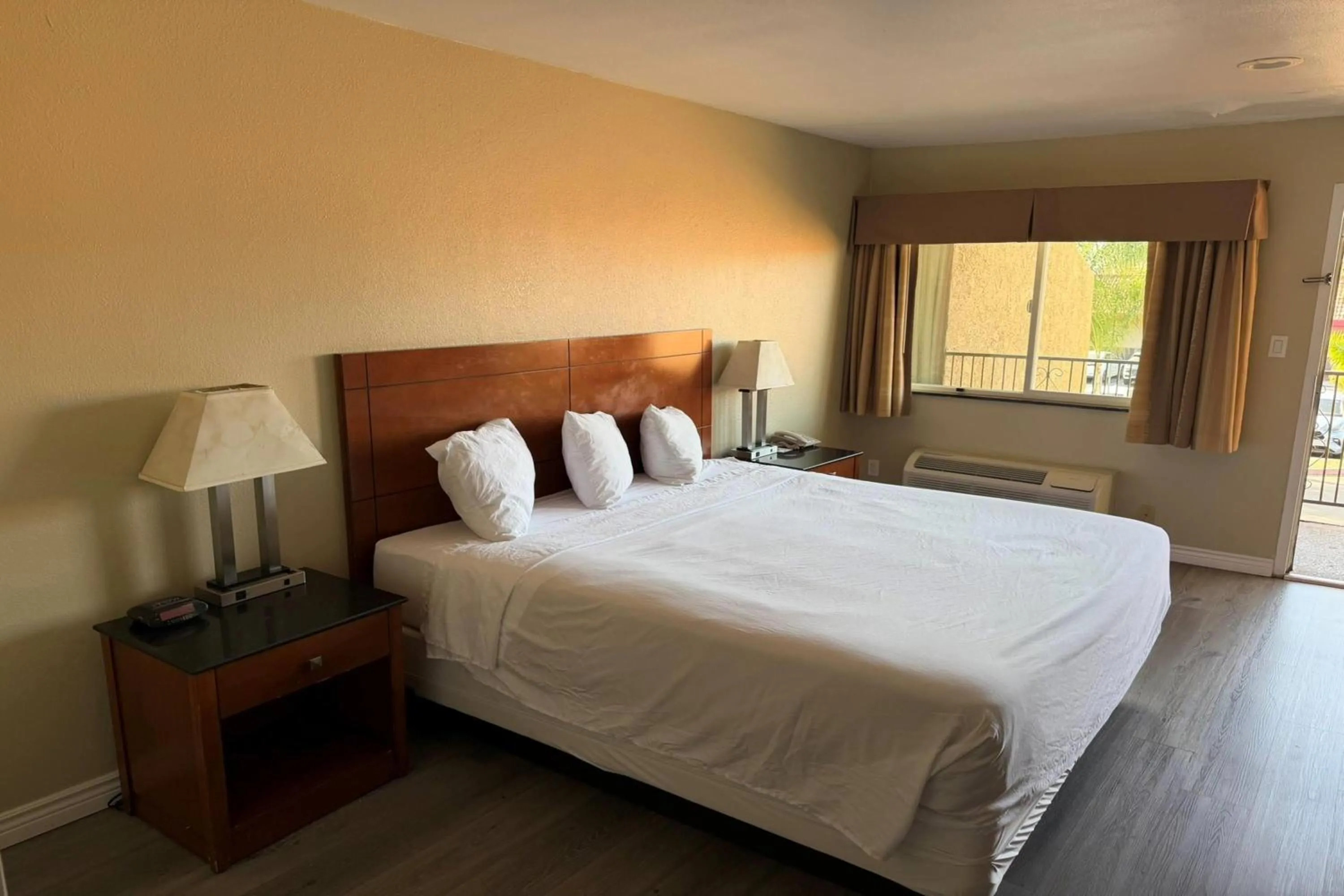 Photo of the whole room, Bed in Travelodge by Wyndham Hemet CA