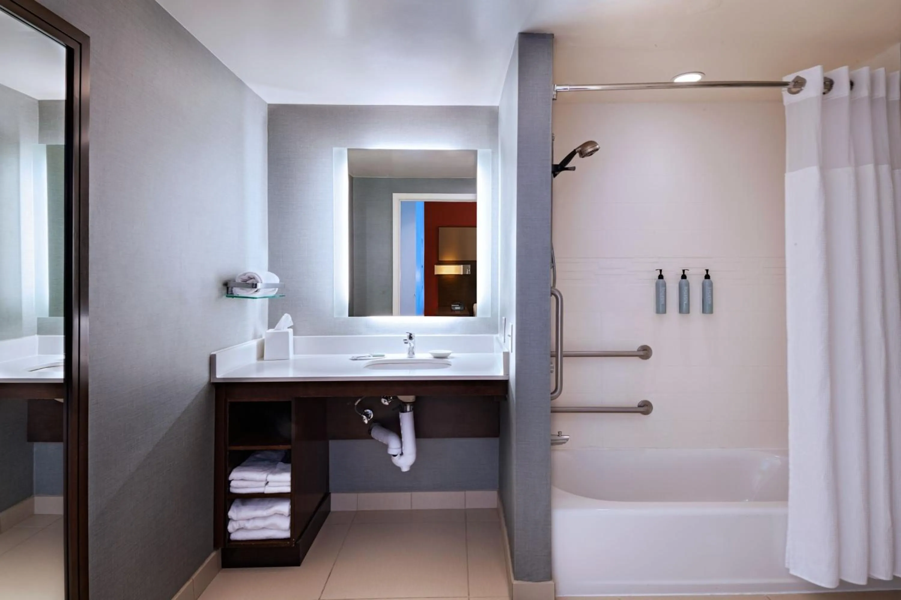 Bathroom in Residence Inn by Marriott Omaha Aksarben Village