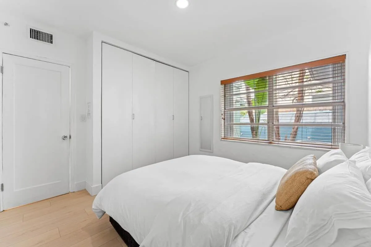 Bed in Beautiful Apt in Victoria Park (Las Olas Blvd)