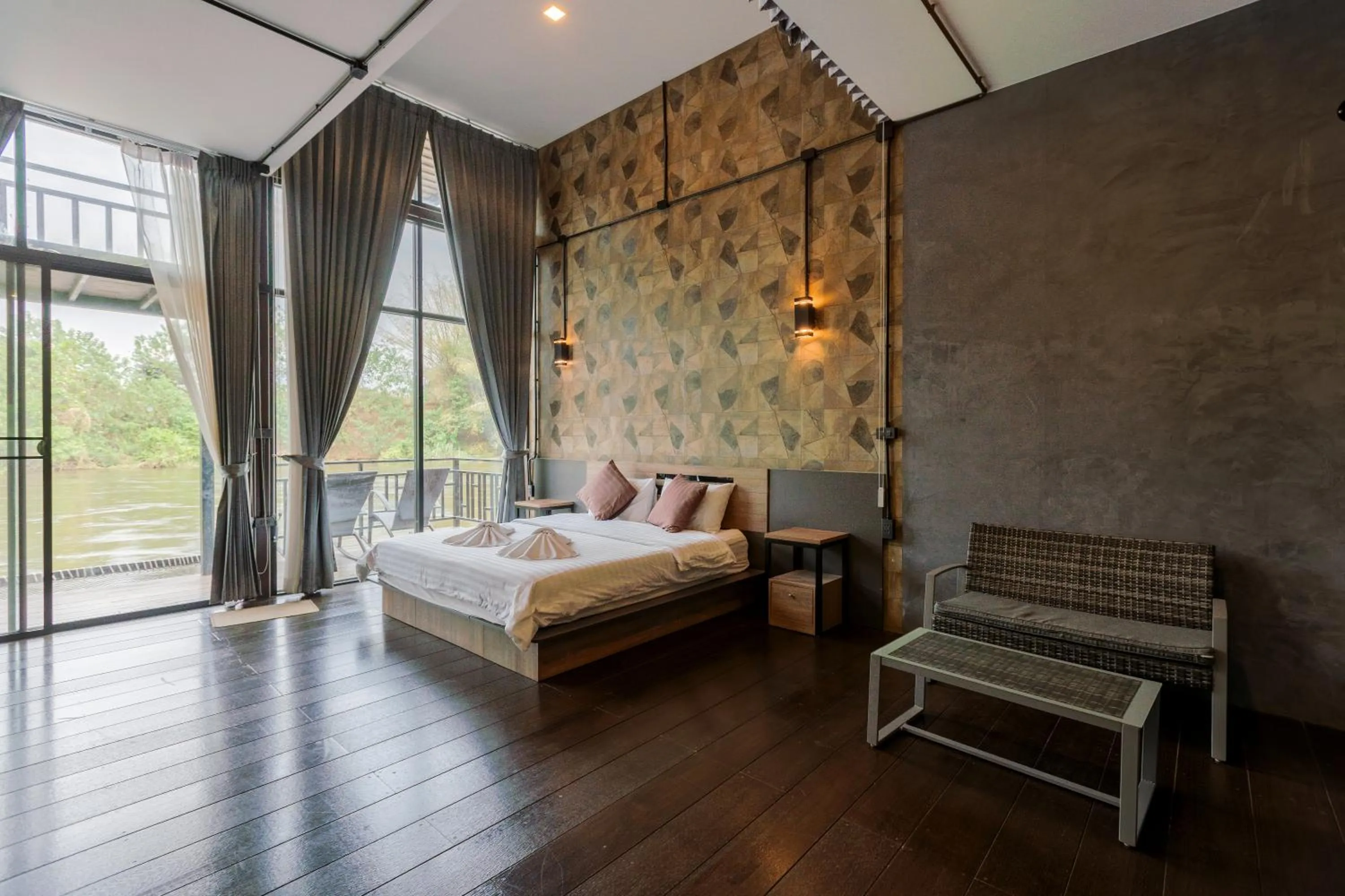 Photo of the whole room, Bed in Kwai Tara Riverside Villas