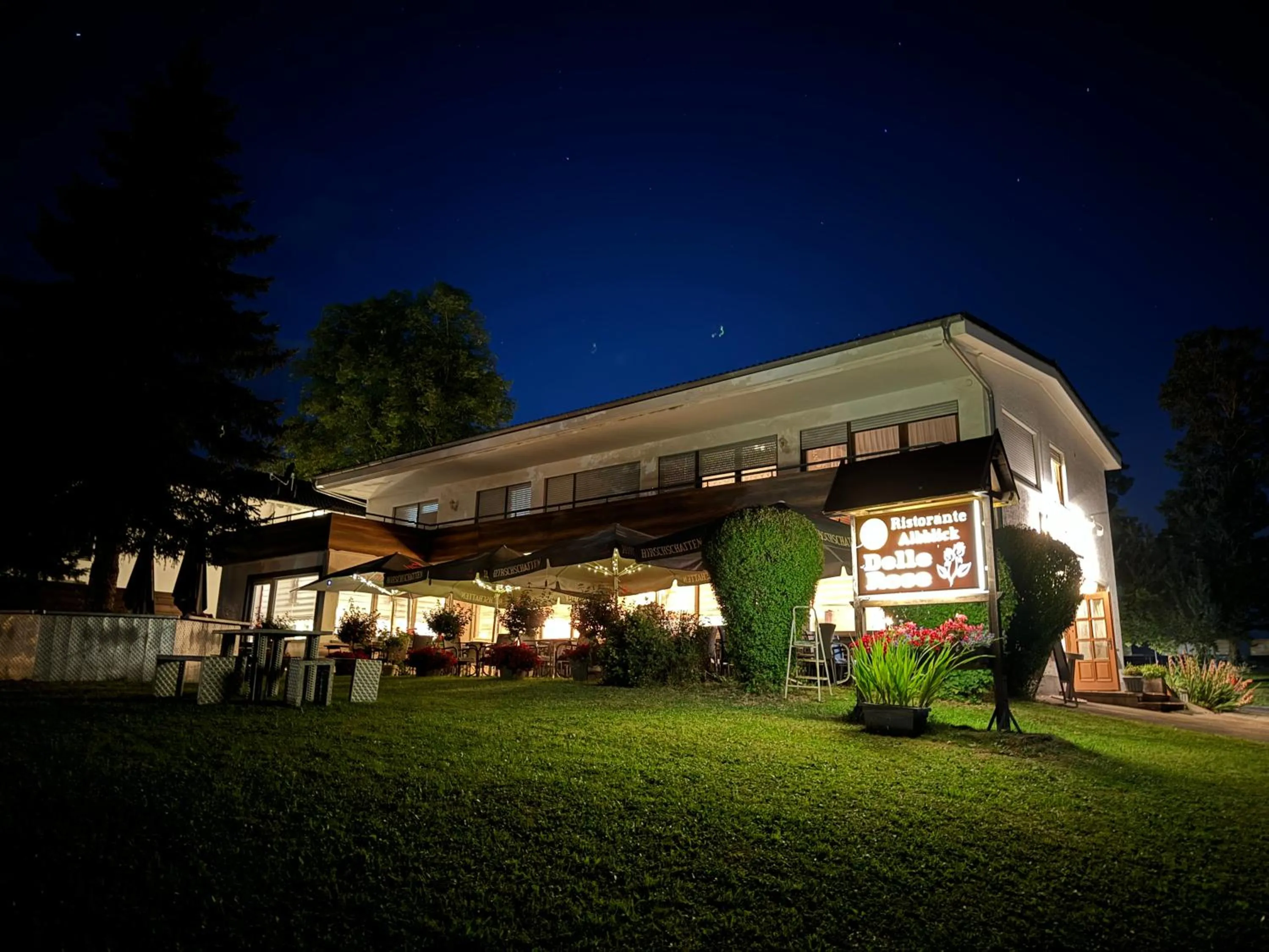 Restaurant/places to eat in MEIN MOTEL - Self Check-in