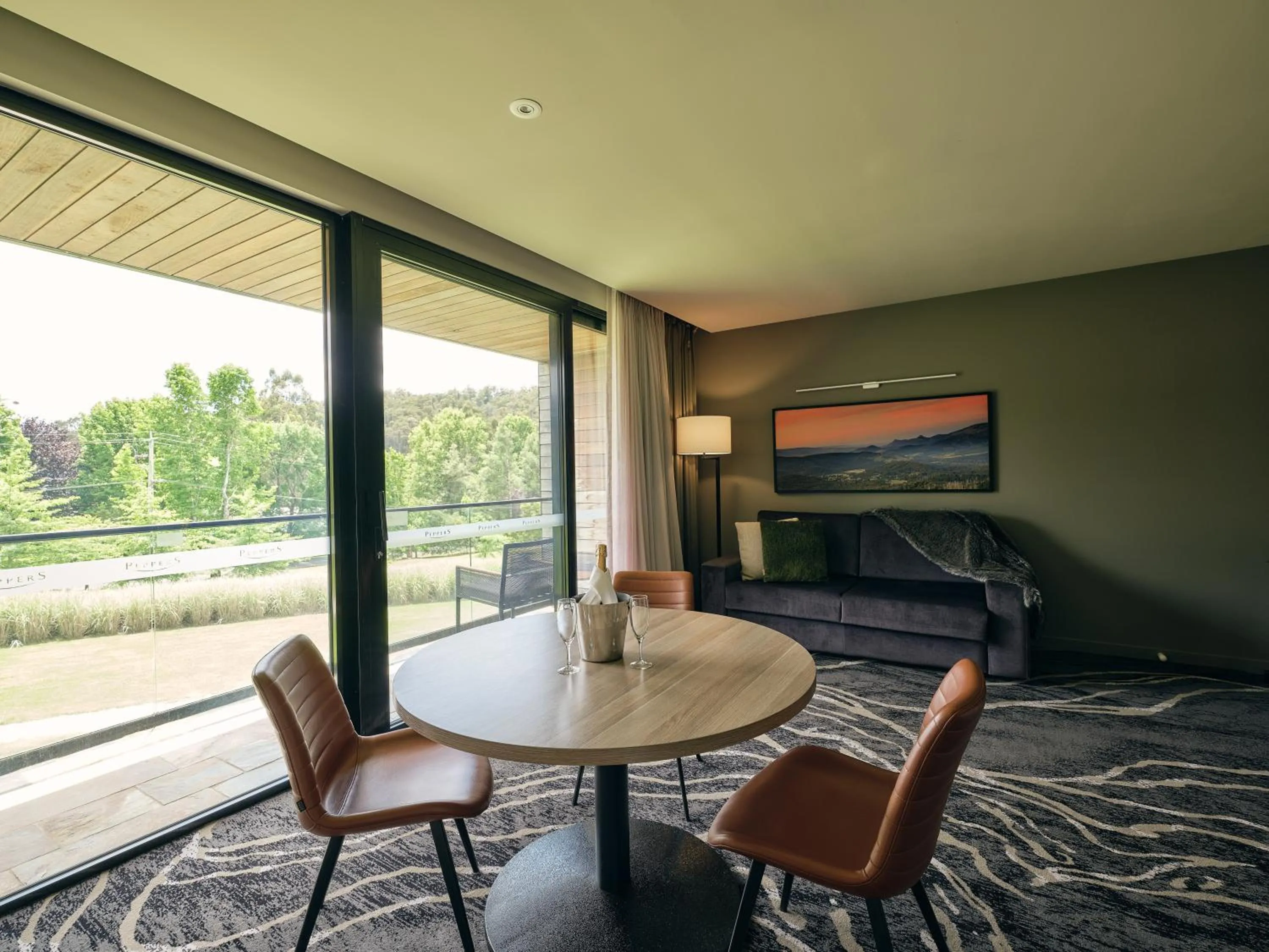 Living room in Peppers Marysville