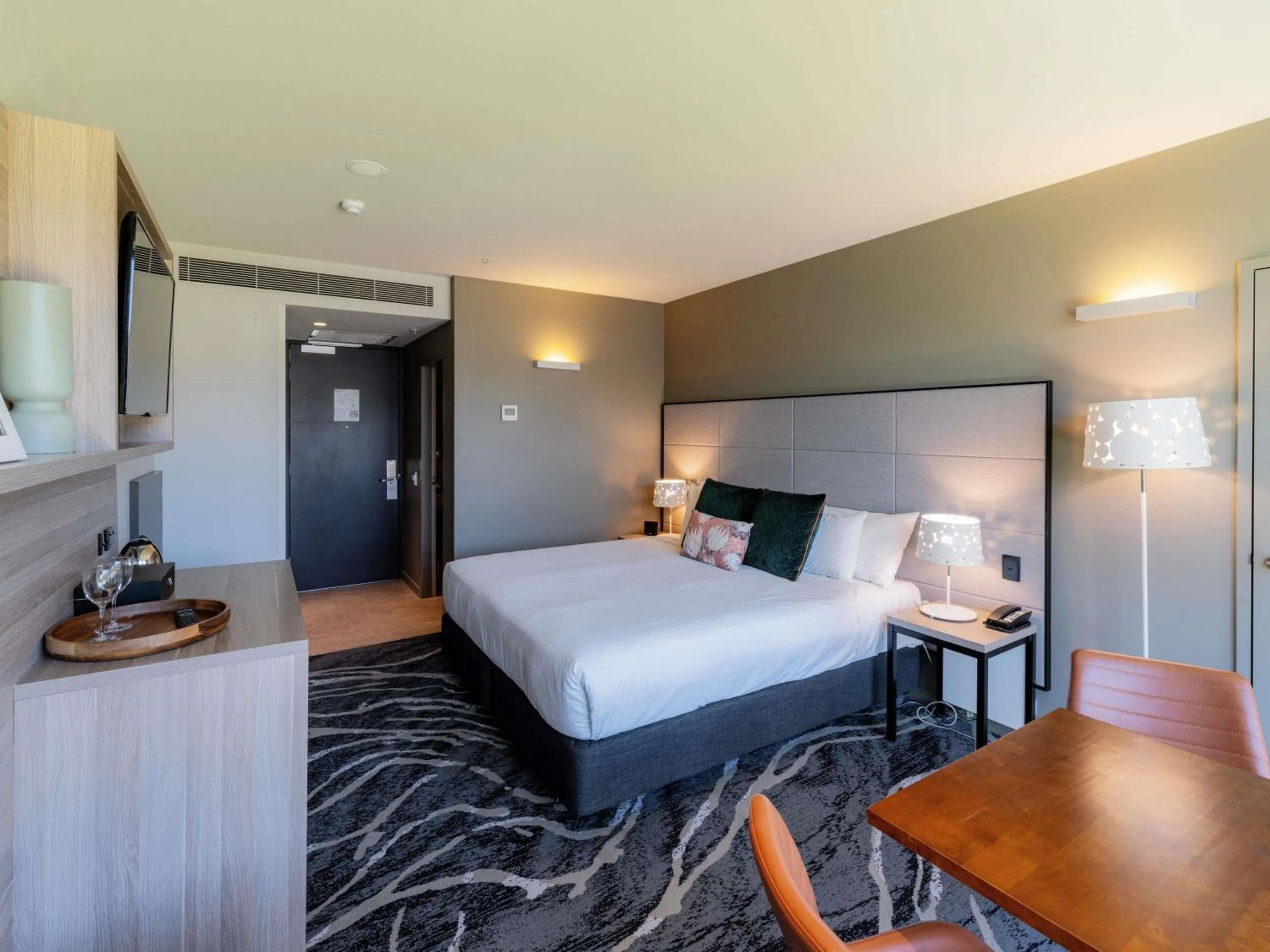 Bedroom, Bed in Peppers Marysville