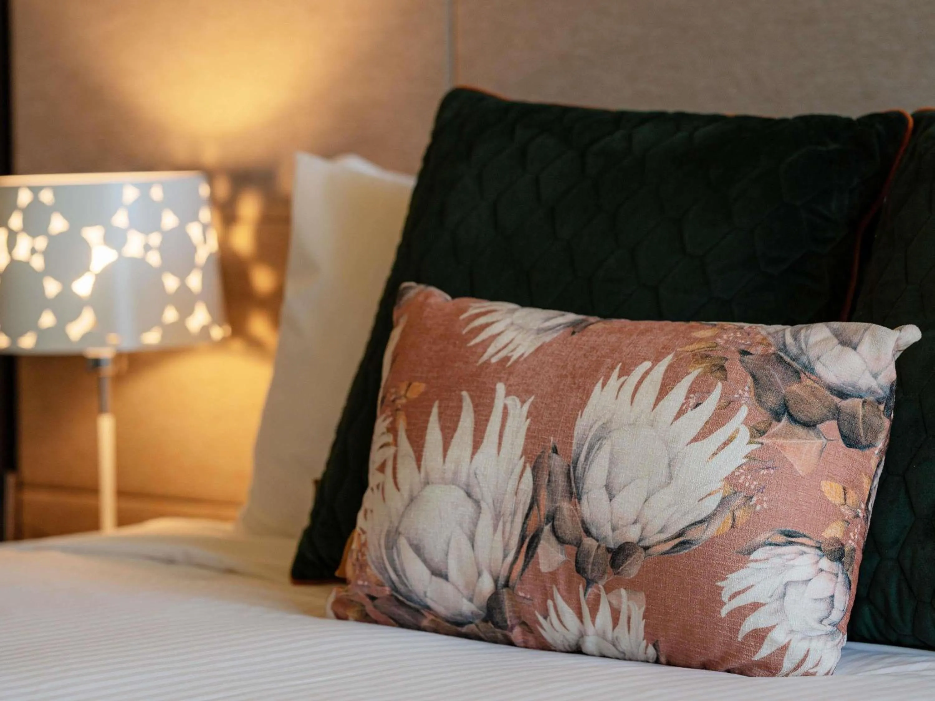 Bedroom, Bed in Peppers Marysville