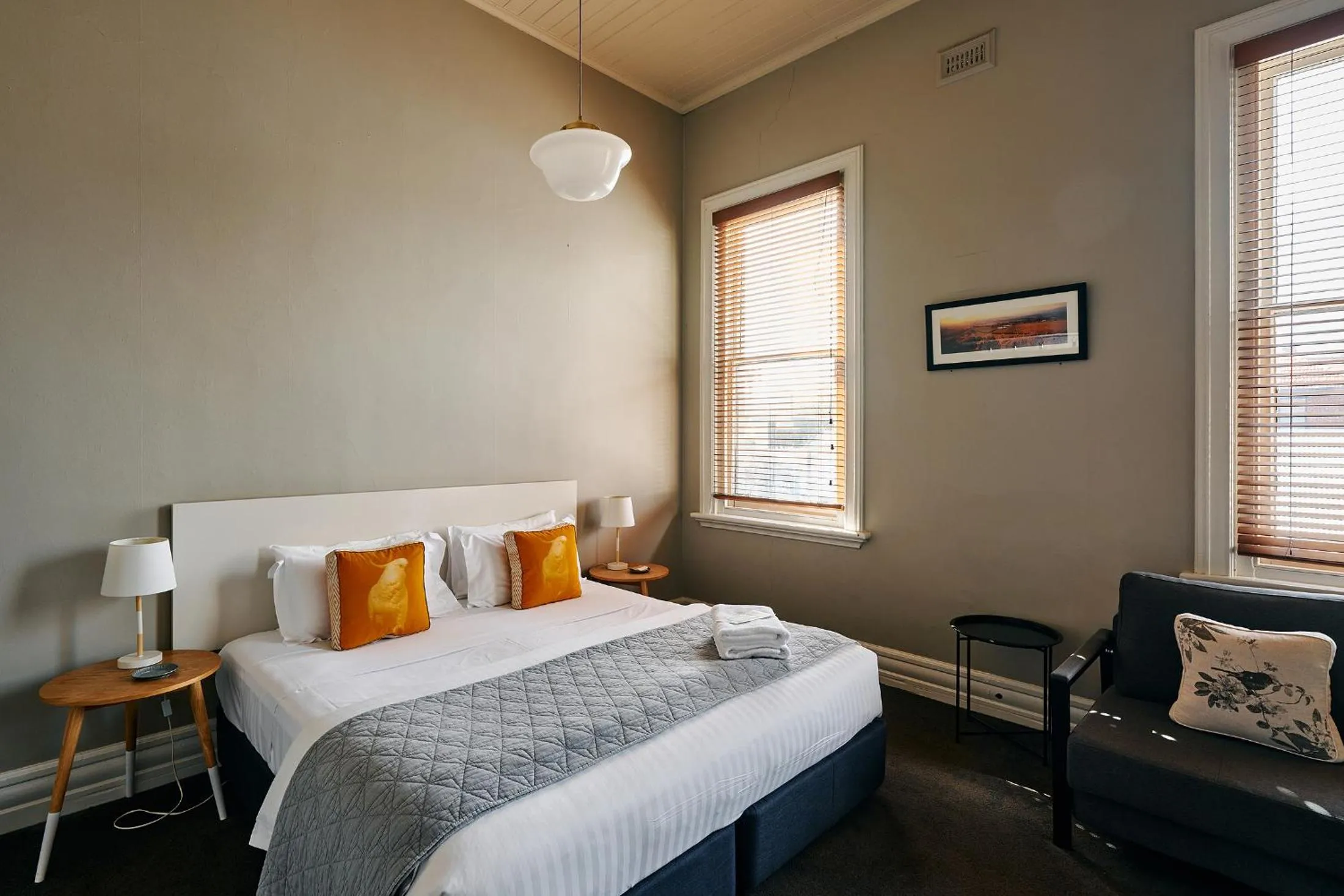 Bedroom, Bed in Healesville Hotel