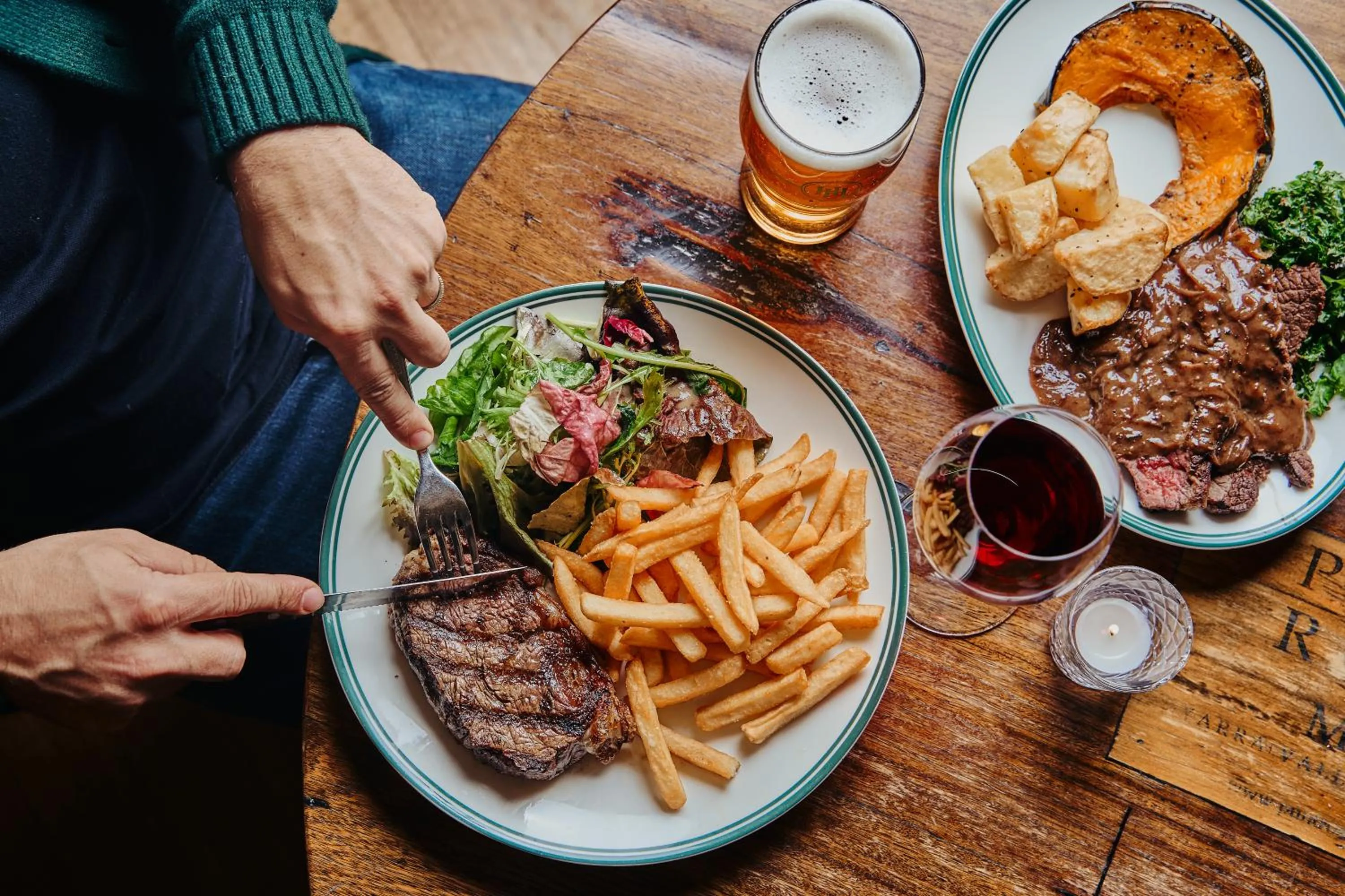 Food and drinks in Healesville Hotel