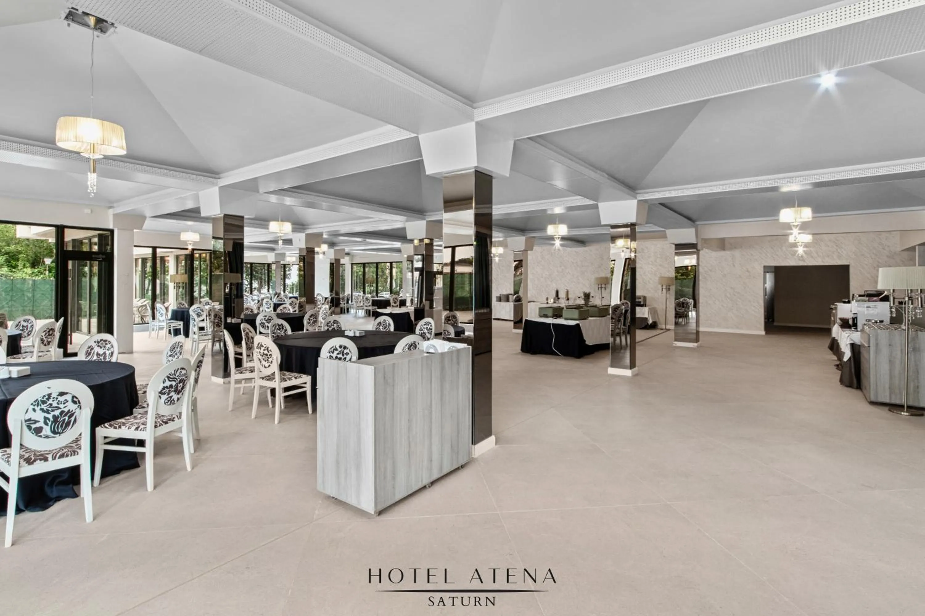 Restaurant/places to eat in Hotel Atena***