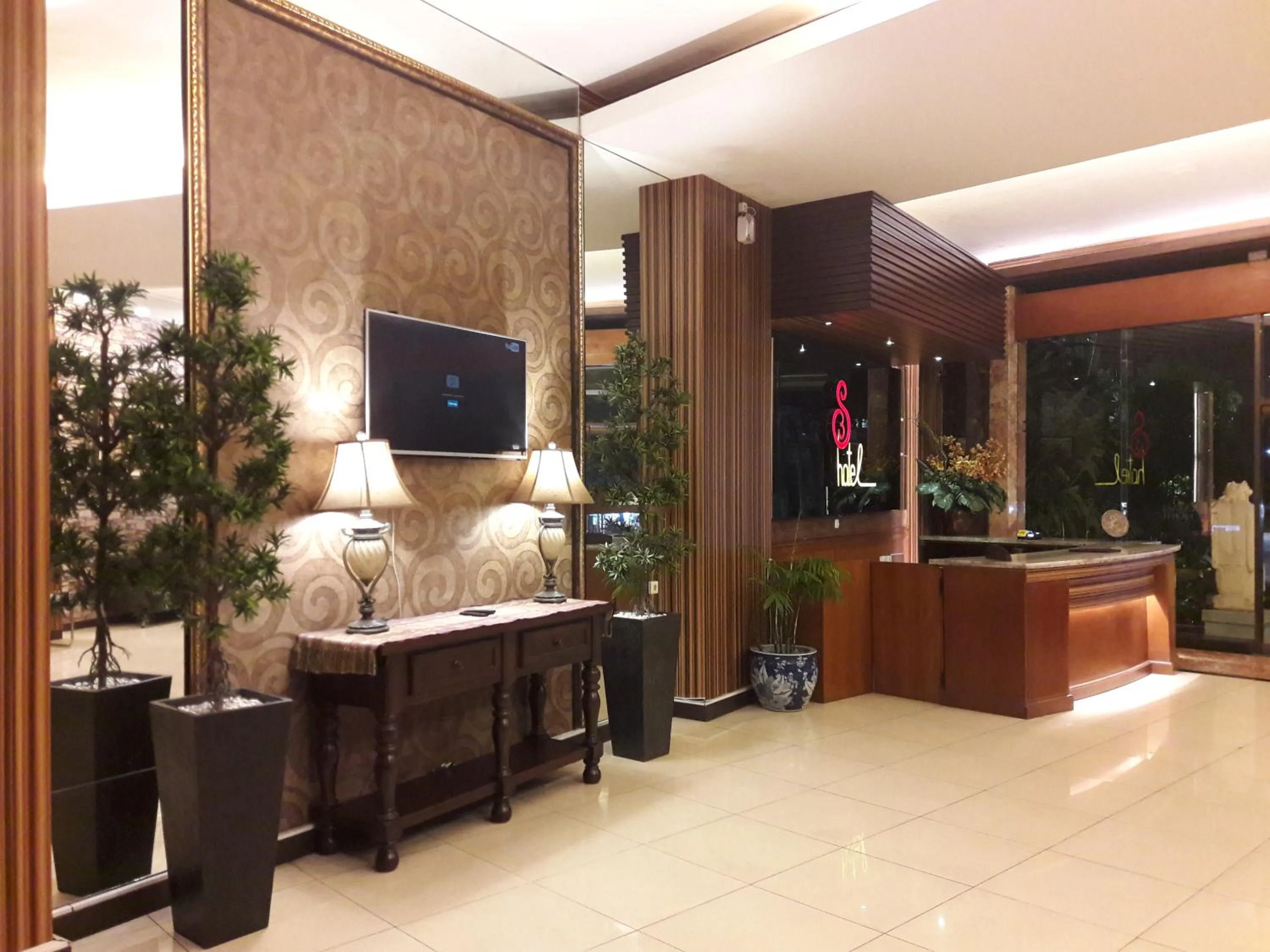 Lobby or reception in Hotel S3 Setrasari Bandung