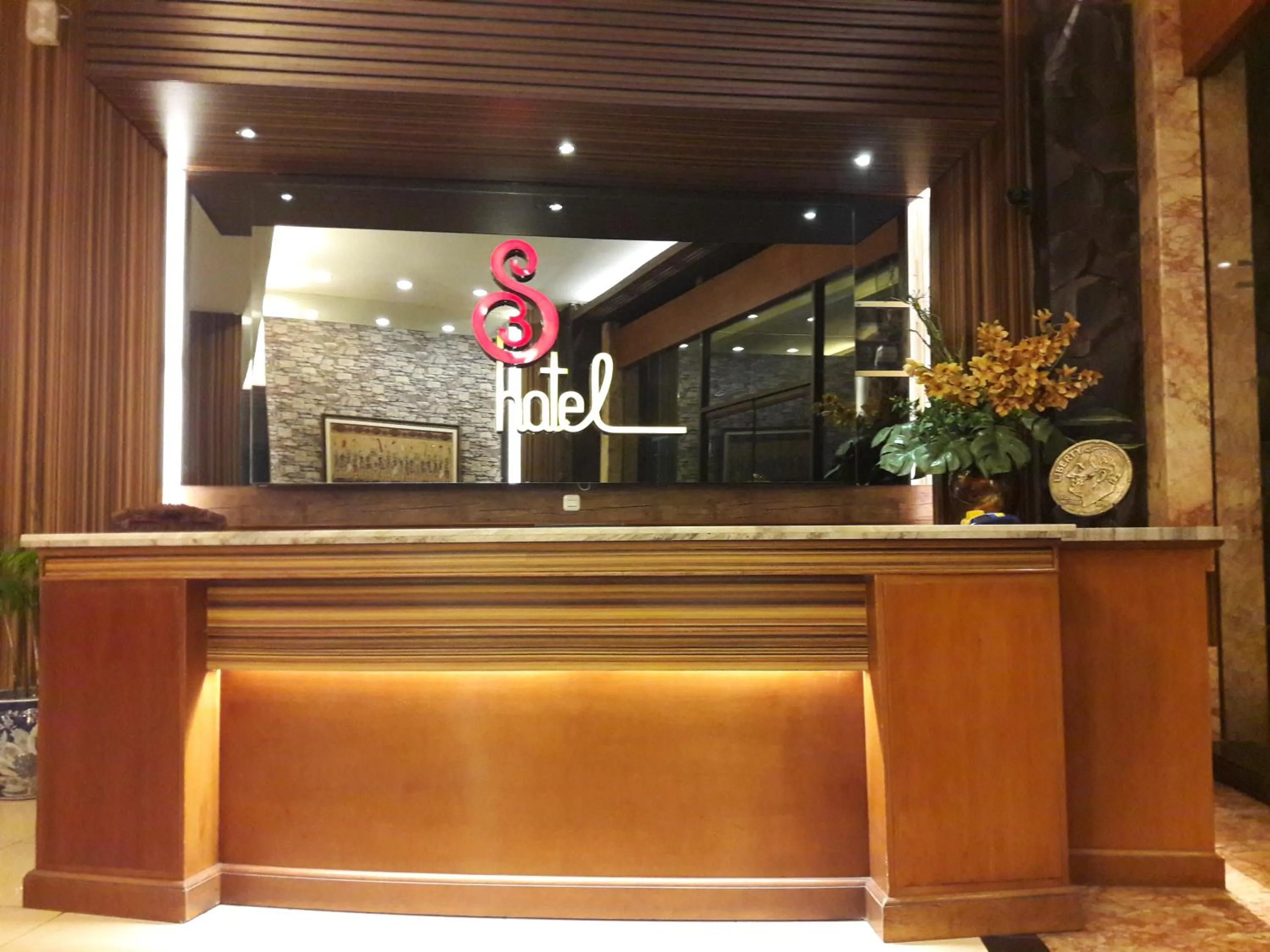 Lobby or reception in Hotel S3 Setrasari Bandung