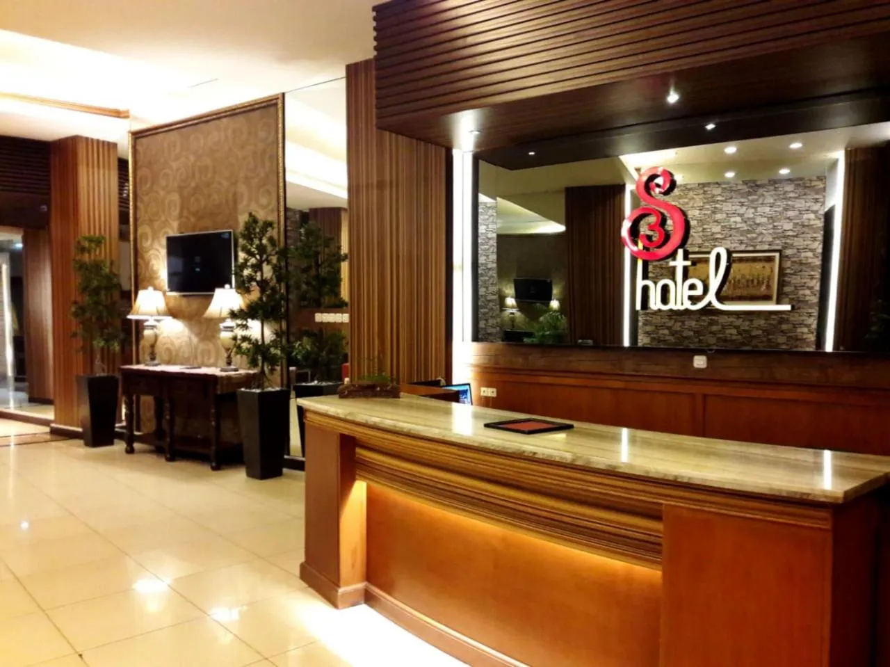 Lobby or reception in Hotel S3 Setrasari Bandung