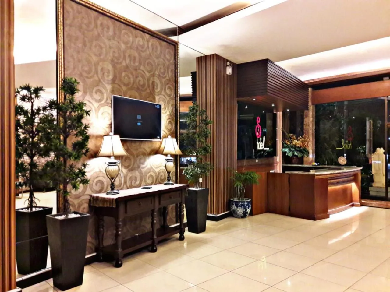 Communal lounge/ TV room in Hotel S3 Setrasari Bandung