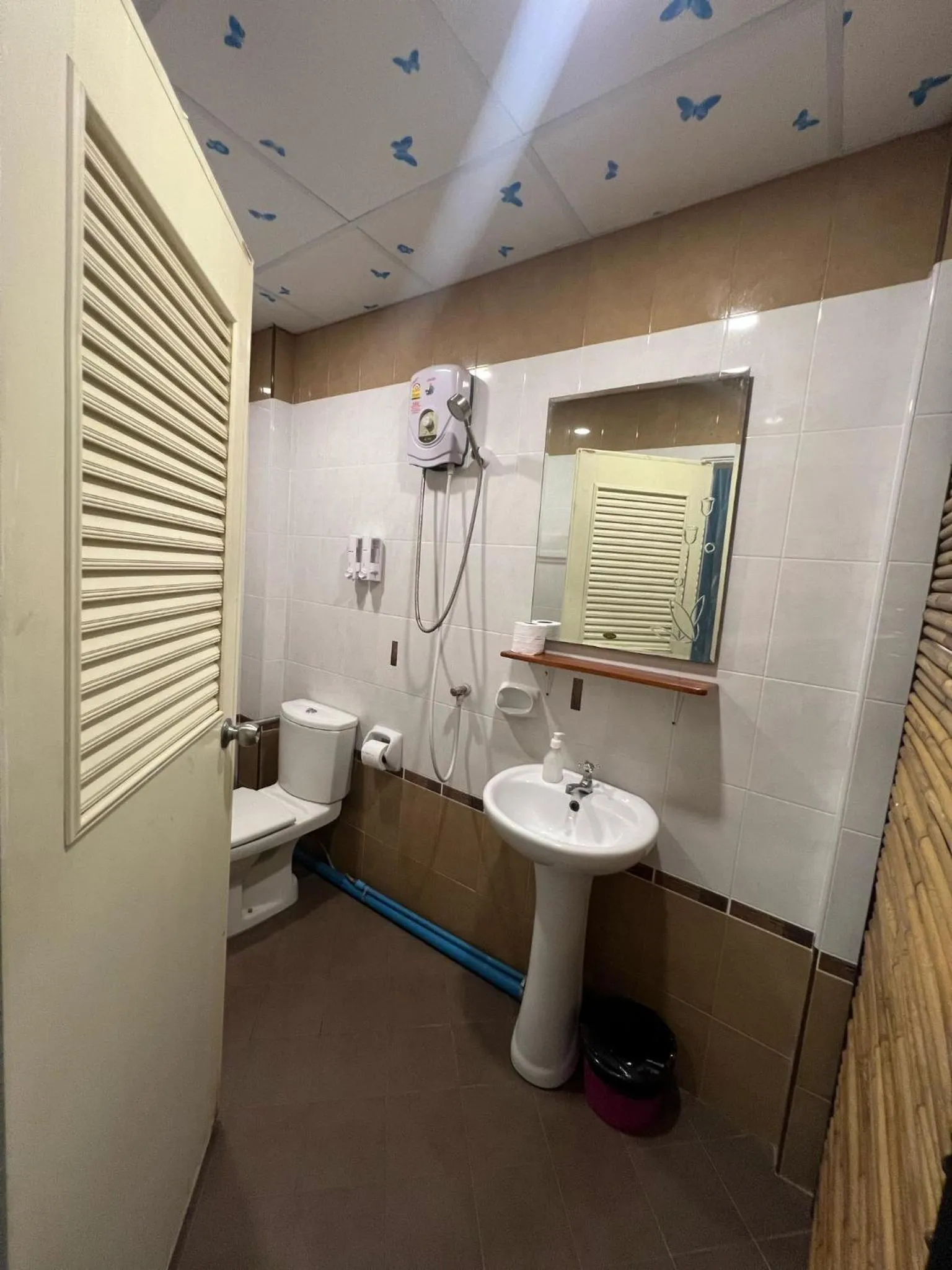 Shower in Lemonade Boutique Inn