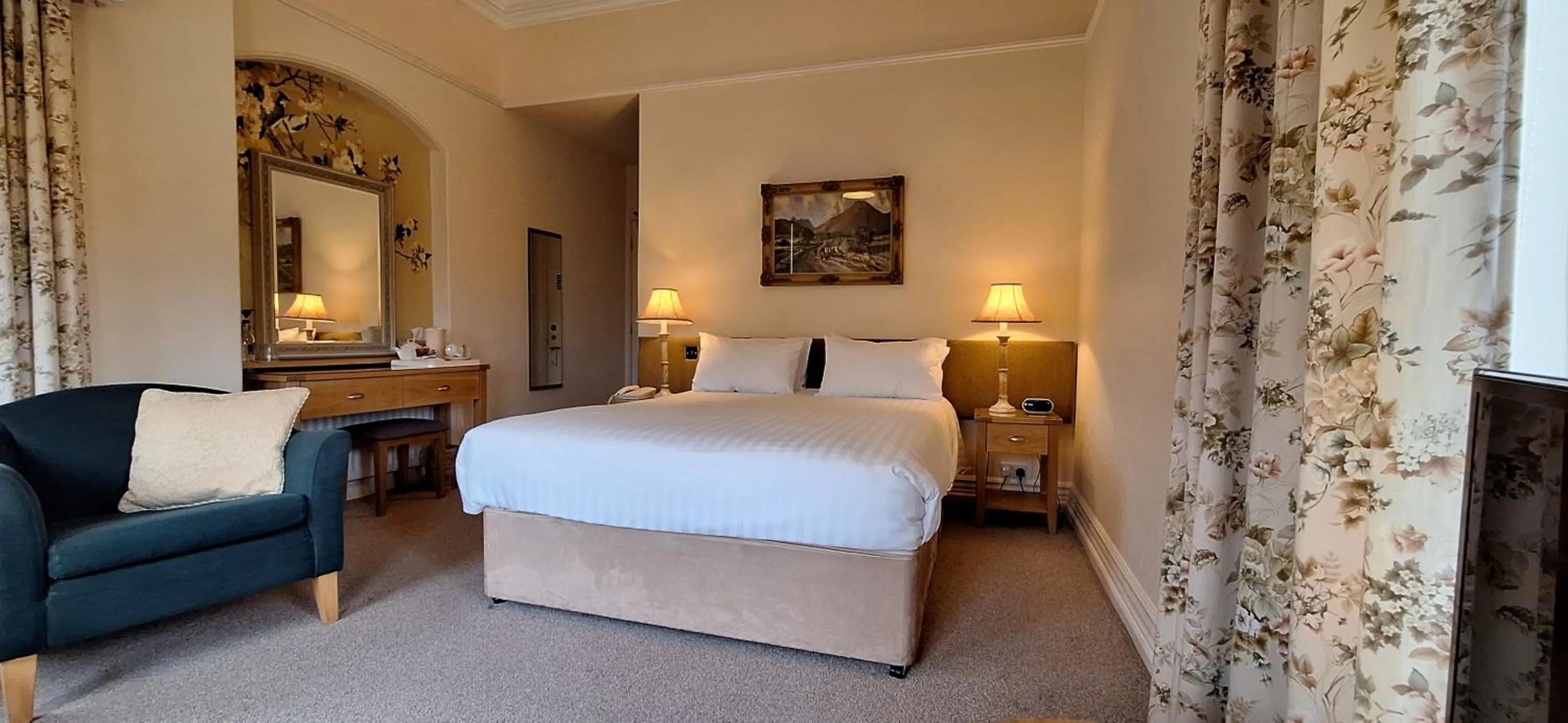 Mountain view, Bed in Enniskeen Country House Hotel