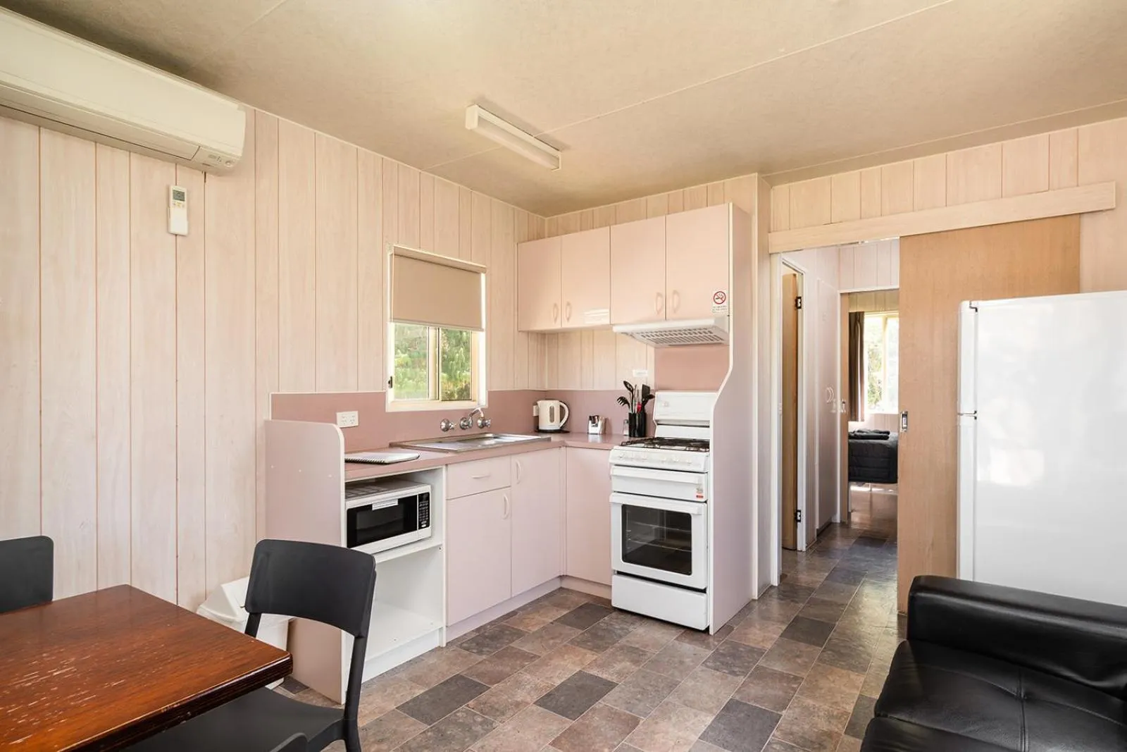 Kitchen or kitchenette in Gundagai Cabins & Tourist Park