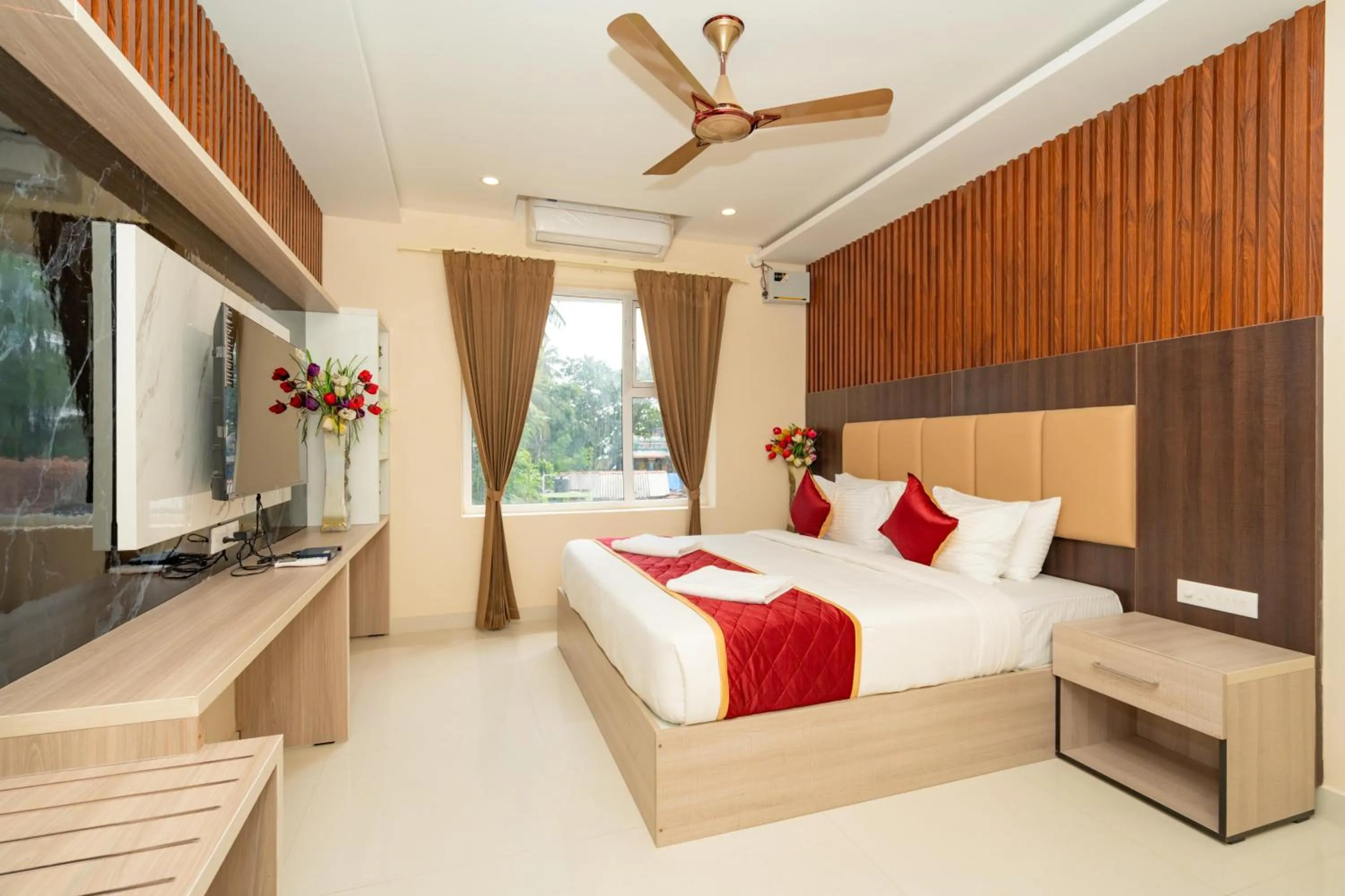 Bedroom, Bed in Hotel Brindavan Elite