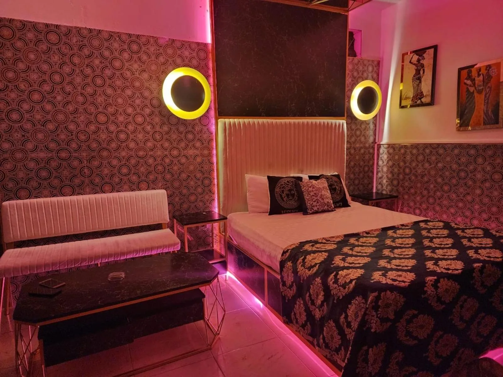 Bed in Royal Suite Hotel